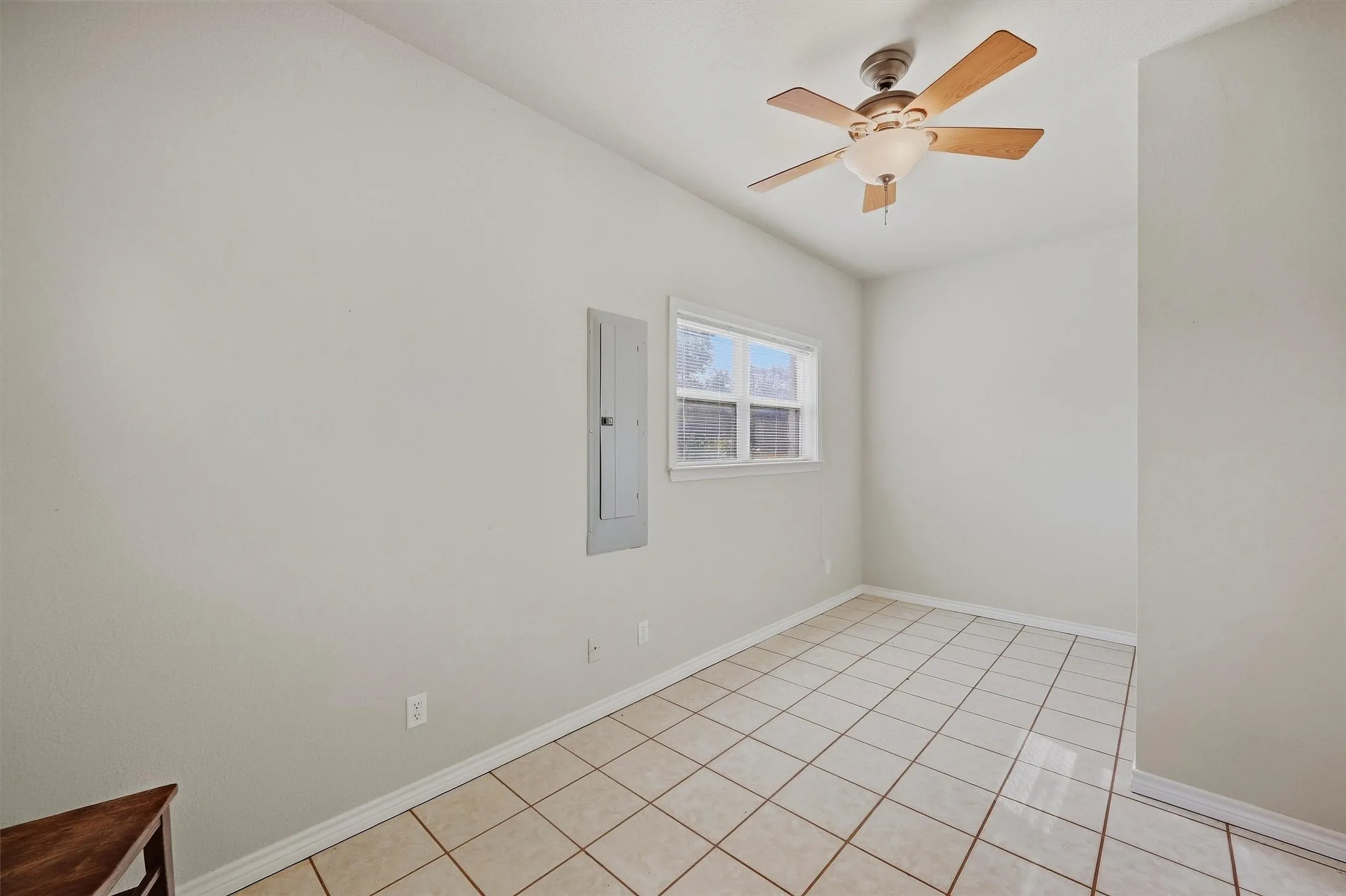 Farm For Sale in Grayson County , 4489 E FM 120, Denison, Texas 75021, 3 Bedroom, 3 Bathroom, 2 Garage spaces, 2,534 Sqft, built in 2005, mls#21394942, Real Estate Agent in Denison, Homes For Sale in Grayson county, Homes For Sale in Denison, Realtor in Denison Texas, Real Estate Brokerage Independent Realty Texas, Luminita Cordes Realtor