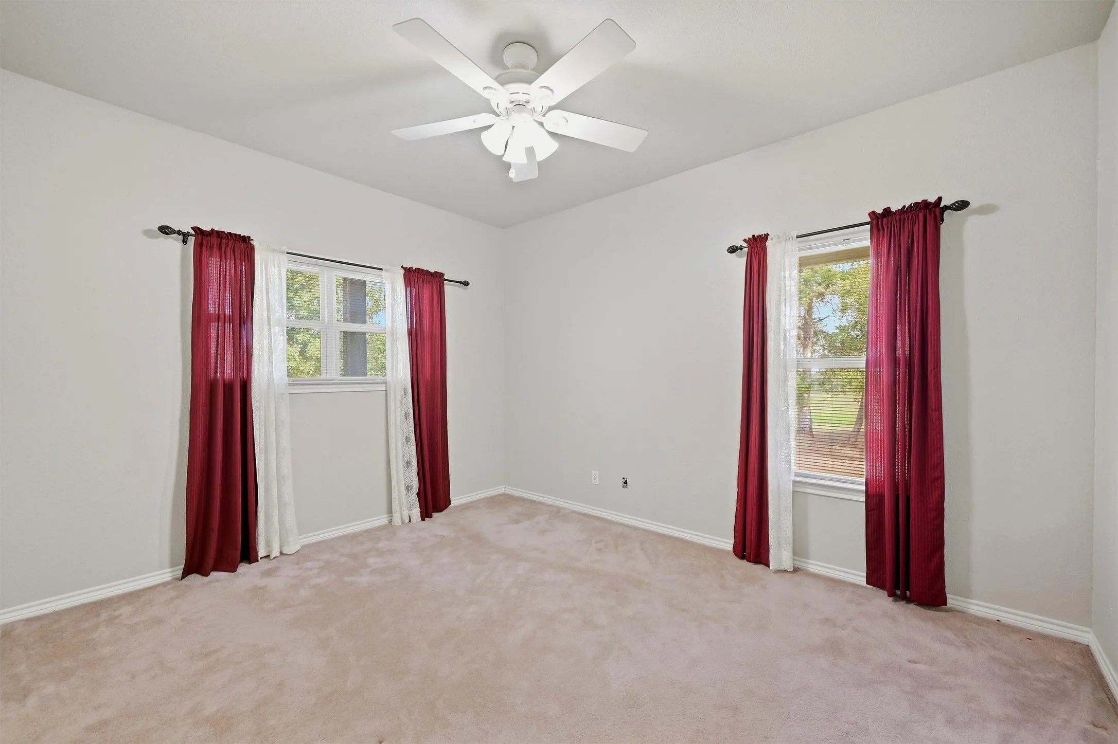 Farm For Sale in Grayson County , 4489 E FM 120, Denison, Texas 75021, 3 Bedroom, 3 Bathroom, 2 Garage spaces, 2,534 Sqft, built in 2005, mls#21394942, Real Estate Agent in Denison, Homes For Sale in Grayson county, Homes For Sale in Denison, Realtor in Denison Texas, Real Estate Brokerage Independent Realty Texas, Luminita Cordes Realtor