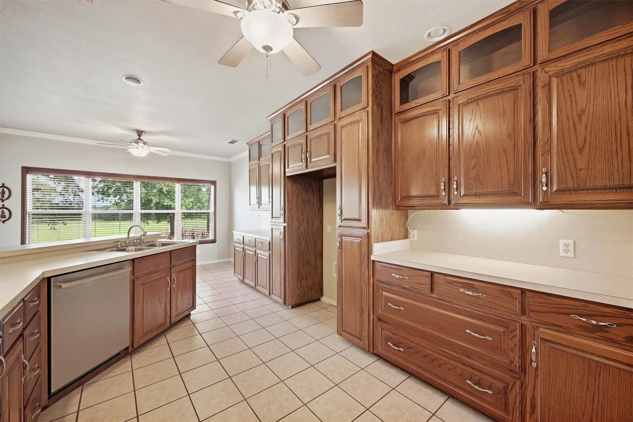 Farm For Sale in Grayson County , 4489 E FM 120, Denison, Texas 75021, 3 Bedroom, 3 Bathroom, 2 Garage spaces, 2,534 Sqft, built in 2005, mls#21394942, Real Estate Agent in Denison, Homes For Sale in Grayson county, Homes For Sale in Denison, Realtor in Denison Texas, Real Estate Brokerage Independent Realty Texas, Luminita Cordes Realtor