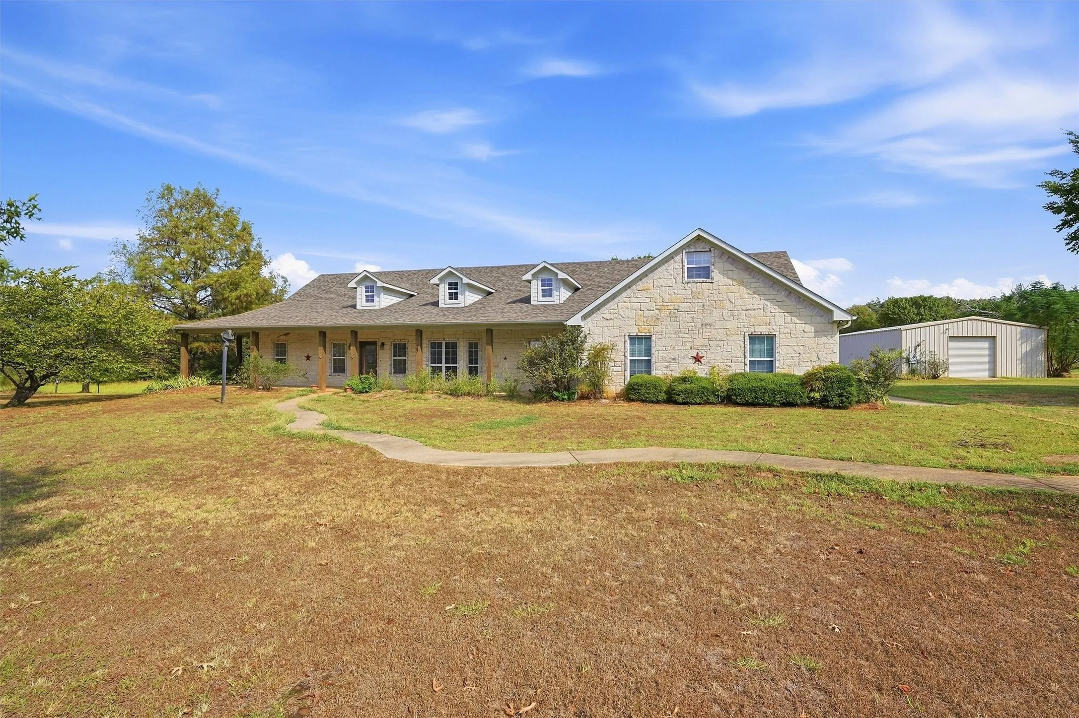 Farm For Sale in Grayson County , 4489 E FM 120, Denison, Texas 75021, 3 Bedroom, 3 Bathroom, 2 Garage spaces, 2,534 Sqft, built in 2005, mls#21394942, Real Estate Agent in Denison, Homes For Sale in Grayson county, Homes For Sale in Denison, Realtor in Denison Texas, Real Estate Brokerage Independent Realty Texas, Luminita Cordes Realtor