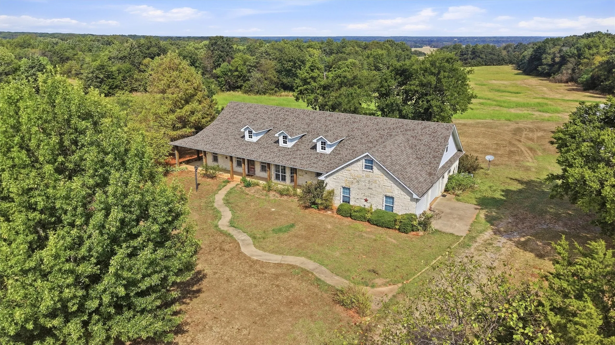 Farm For Sale in Grayson County , 4489 E FM 120, Denison, Texas 75021, 3 Bedroom, 3 Bathroom, 2 Garage spaces, 2,534 Sqft, built in 2005, mls#21394942, Real Estate Agent in Denison, Homes For Sale in Grayson county, Homes For Sale in Denison, Realtor in Denison Texas, Real Estate Brokerage Independent Realty Texas, Luminita Cordes Realtor