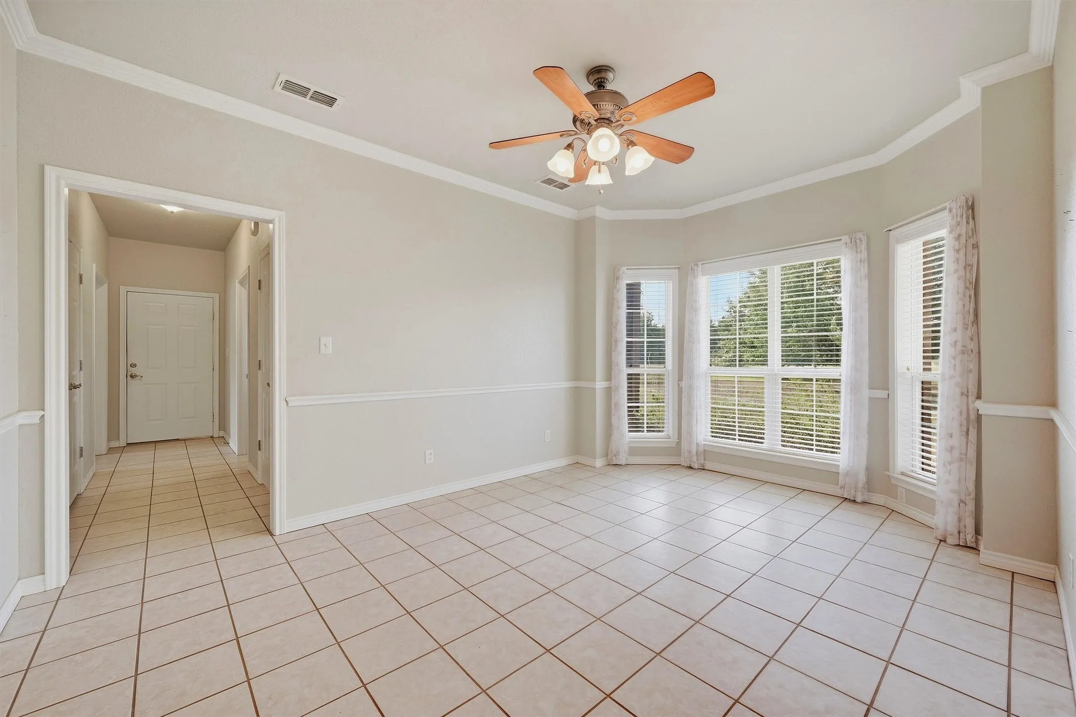 Farm For Sale in Grayson County , 4489 E FM 120, Denison, Texas 75021, 3 Bedroom, 3 Bathroom, 2 Garage spaces, 2,534 Sqft, built in 2005, mls#21394942, Real Estate Agent in Denison, Homes For Sale in Grayson county, Homes For Sale in Denison, Realtor in Denison Texas, Real Estate Brokerage Independent Realty Texas, Luminita Cordes Realtor