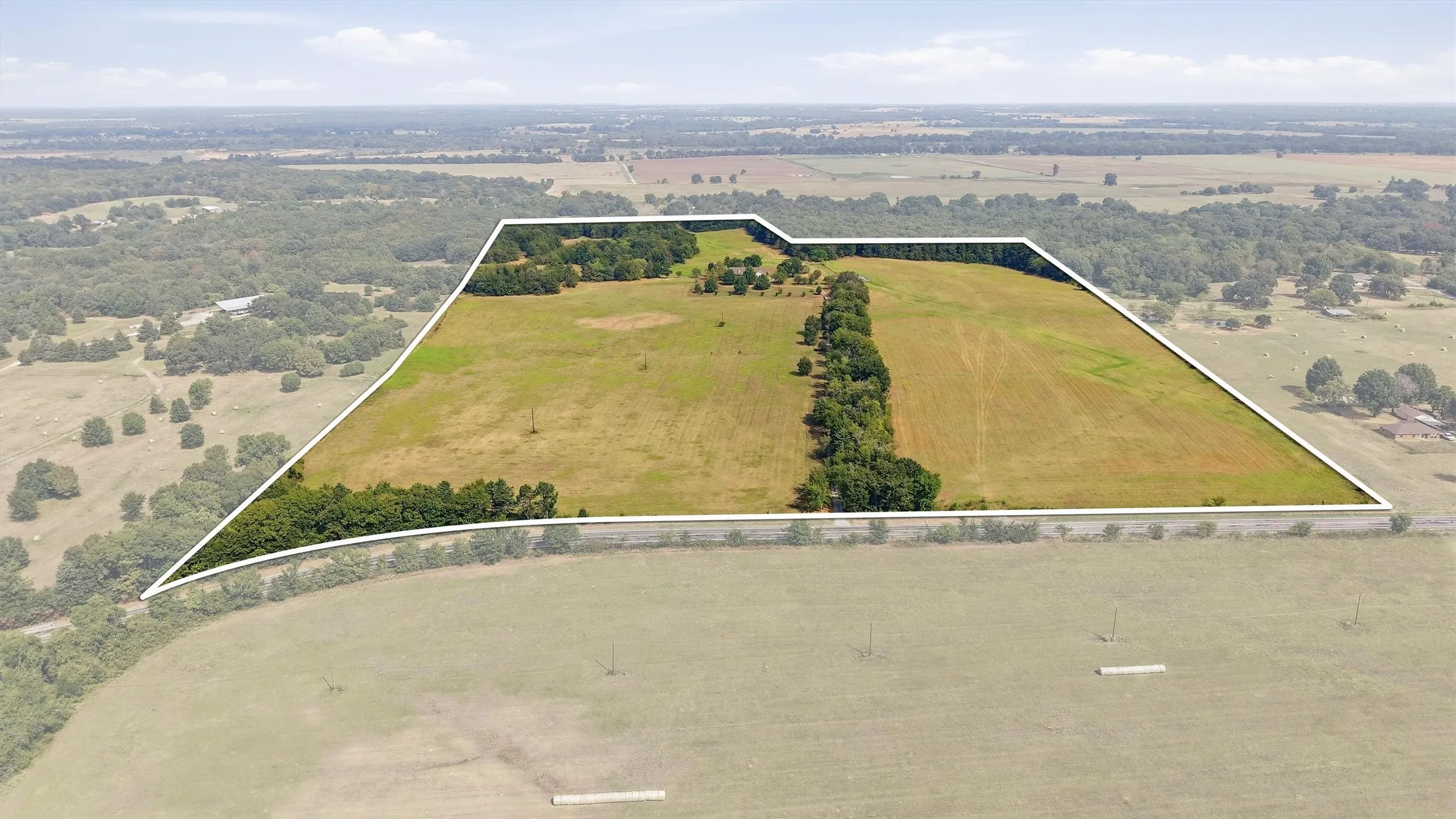 Farm For Sale in Grayson County , 4489 E FM 120, Denison, Texas 75021, 3 Bedroom, 3 Bathroom, 2 Garage spaces, 2,534 Sqft, built in 2005, mls#21394942, Real Estate Agent in Denison, Homes For Sale in Grayson county, Homes For Sale in Denison, Realtor in Denison Texas, Real Estate Brokerage Independent Realty Texas, Luminita Cordes Realtor