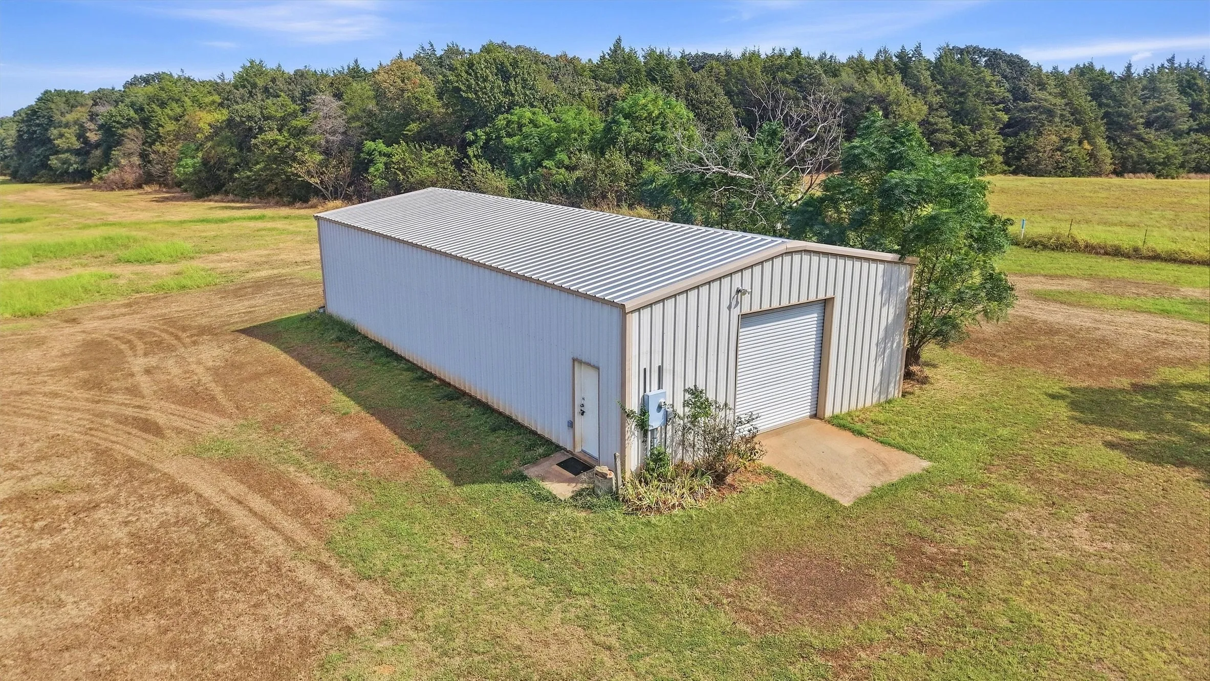 Farm For Sale in Grayson County , 4489 E FM 120, Denison, Texas 75021, 3 Bedroom, 3 Bathroom, 2 Garage spaces, 2,534 Sqft, built in 2005, mls#21394942, Real Estate Agent in Denison, Homes For Sale in Grayson county, Homes For Sale in Denison, Realtor in Denison Texas, Real Estate Brokerage Independent Realty Texas, Luminita Cordes Realtor