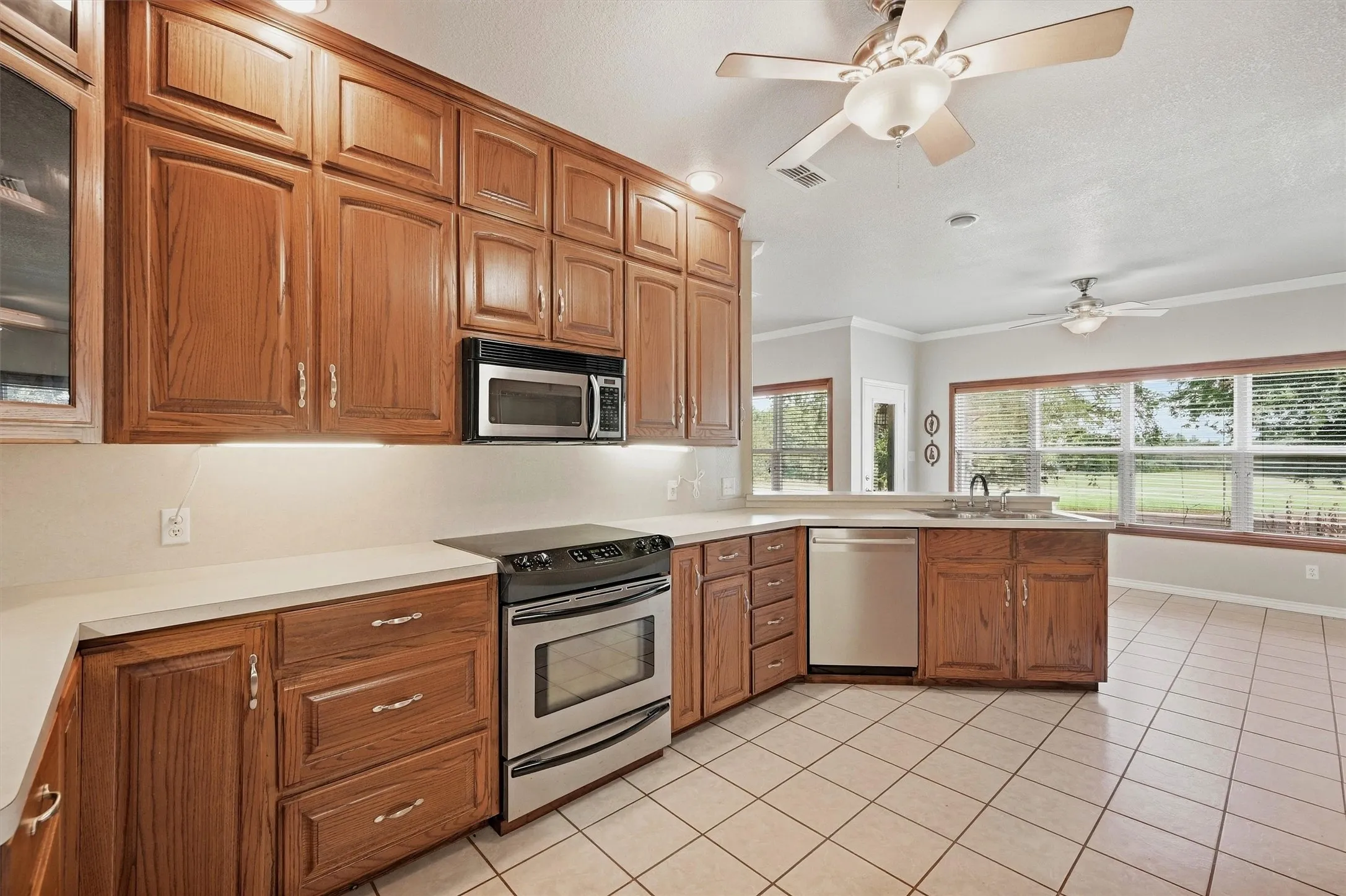 Farm For Sale in Grayson County , 4489 E FM 120, Denison, Texas 75021, 3 Bedroom, 3 Bathroom, 2 Garage spaces, 2,534 Sqft, built in 2005, mls#21394942, Real Estate Agent in Denison, Homes For Sale in Grayson county, Homes For Sale in Denison, Realtor in Denison Texas, Real Estate Brokerage Independent Realty Texas, Luminita Cordes Realtor