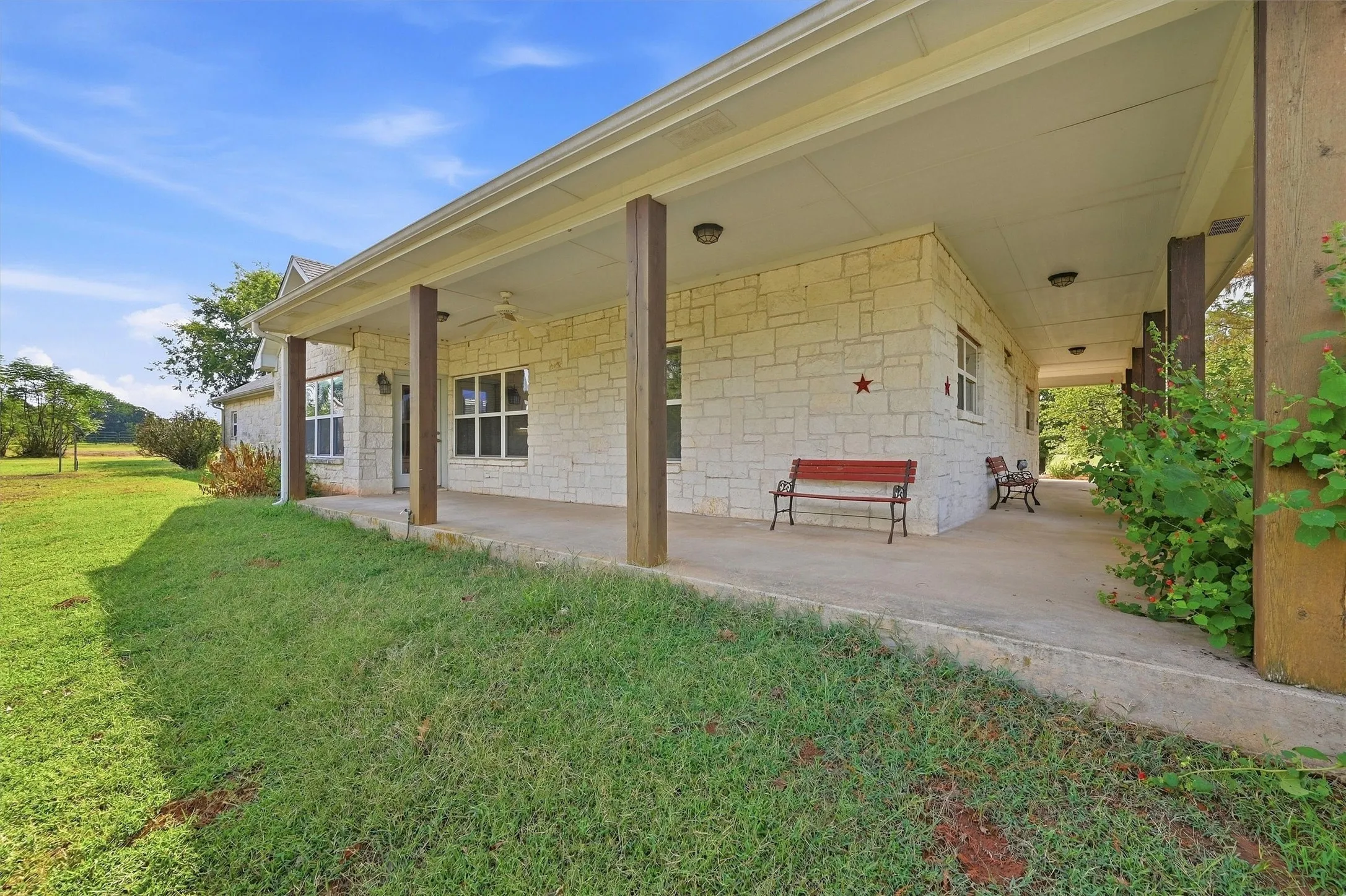 Farm For Sale in Grayson County , 4489 E FM 120, Denison, Texas 75021, 3 Bedroom, 3 Bathroom, 2 Garage spaces, 2,534 Sqft, built in 2005, mls#21394942, Real Estate Agent in Denison, Homes For Sale in Grayson county, Homes For Sale in Denison, Realtor in Denison Texas, Real Estate Brokerage Independent Realty Texas, Luminita Cordes Realtor