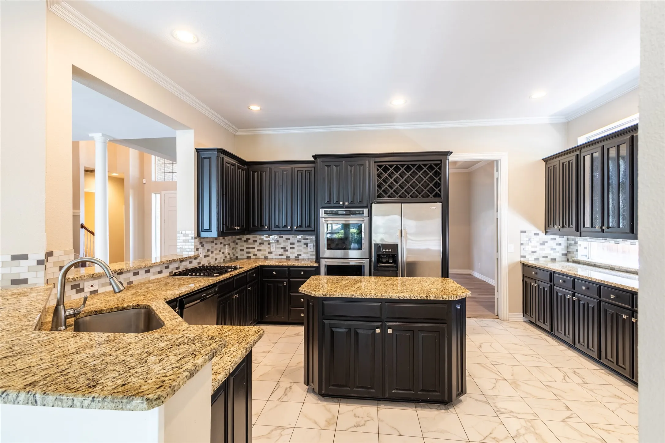 Single Family Residence For Sale in Dallas County , 926 Laguna Drive, Coppell, Texas 75019, 5 Bedroom, 4 Bathroom, 2 Garage spaces, 3,640 Sqft, built in 1994, mls#21385468, Real Estate Agent in Coppell, Homes For Sale in Dallas county, Homes For Sale in Coppell, Realtor in Coppell Texas, Real Estate Brokerage Independent Realty Texas, Luminita Cordes Realtor