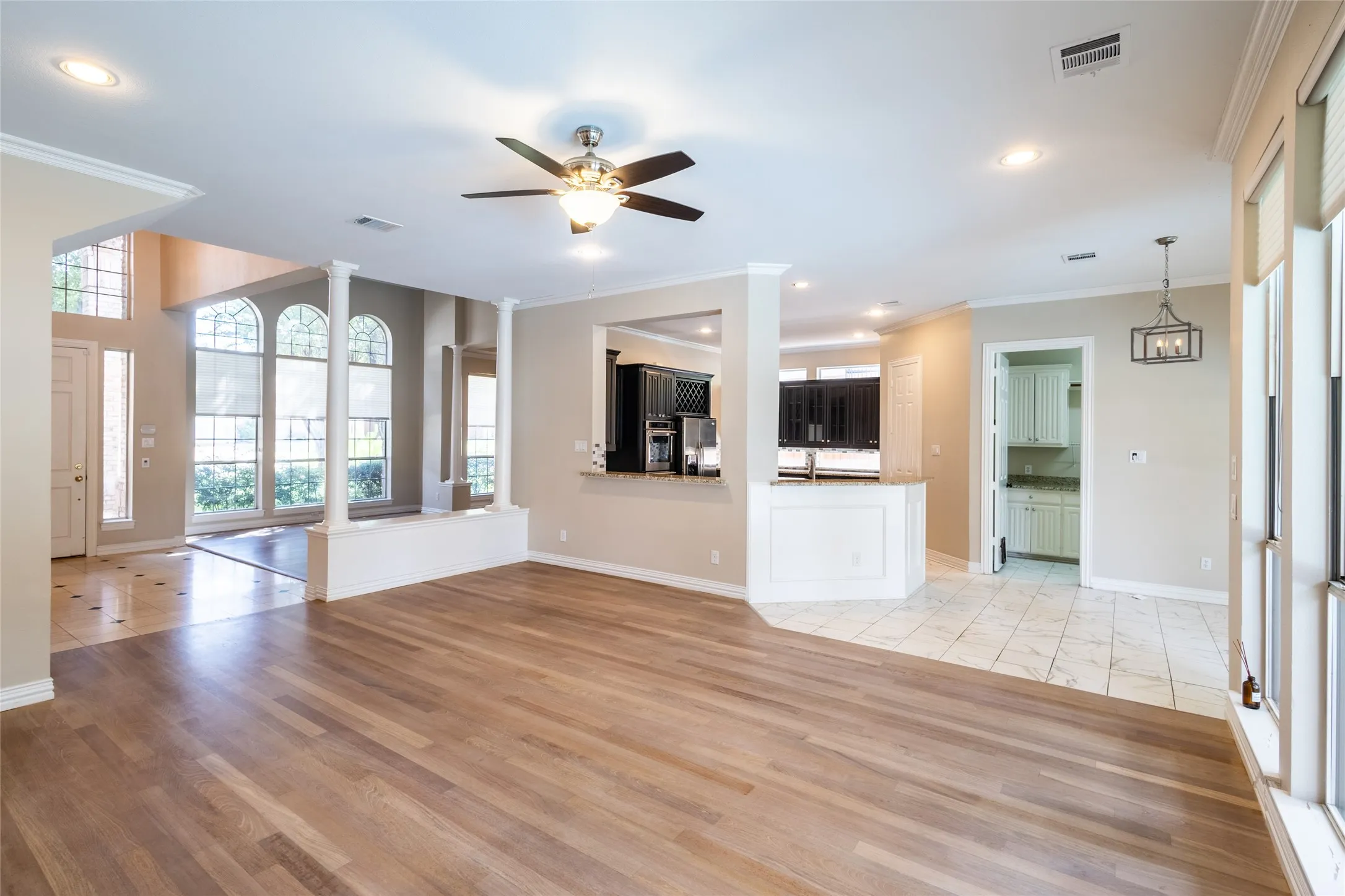 Single Family Residence For Sale in Dallas County , 926 Laguna Drive, Coppell, Texas 75019, 5 Bedroom, 4 Bathroom, 2 Garage spaces, 3,640 Sqft, built in 1994, mls#21385468, Real Estate Agent in Coppell, Homes For Sale in Dallas county, Homes For Sale in Coppell, Realtor in Coppell Texas, Real Estate Brokerage Independent Realty Texas, Luminita Cordes Realtor