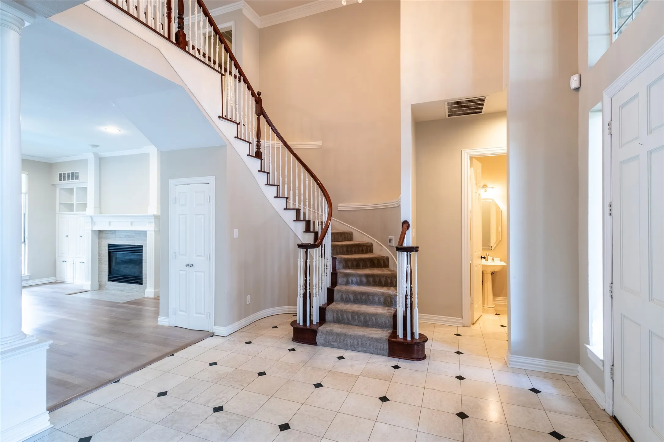 Single Family Residence For Sale in Dallas County , 926 Laguna Drive, Coppell, Texas 75019, 5 Bedroom, 4 Bathroom, 2 Garage spaces, 3,640 Sqft, built in 1994, mls#21385468, Real Estate Agent in Coppell, Homes For Sale in Dallas county, Homes For Sale in Coppell, Realtor in Coppell Texas, Real Estate Brokerage Independent Realty Texas, Luminita Cordes Realtor