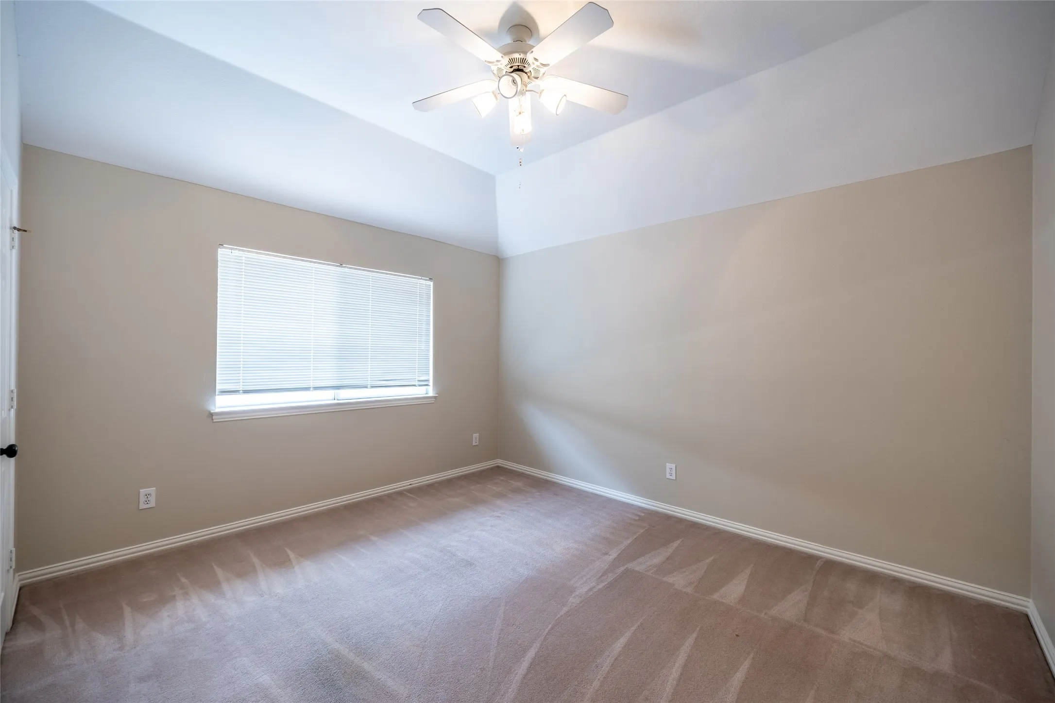 Single Family Residence For Sale in Dallas County , 926 Laguna Drive, Coppell, Texas 75019, 5 Bedroom, 4 Bathroom, 2 Garage spaces, 3,640 Sqft, built in 1994, mls#21385468, Real Estate Agent in Coppell, Homes For Sale in Dallas county, Homes For Sale in Coppell, Realtor in Coppell Texas, Real Estate Brokerage Independent Realty Texas, Luminita Cordes Realtor