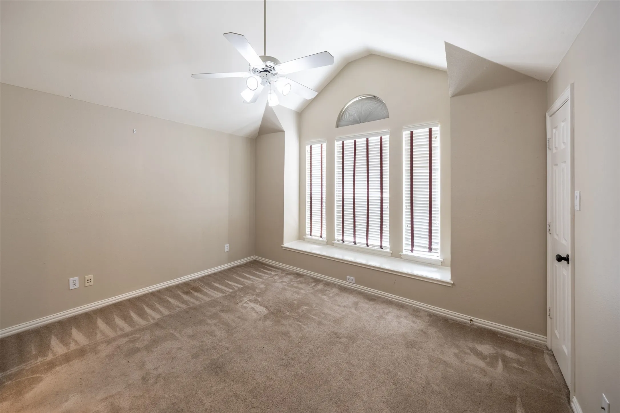 Single Family Residence For Sale in Dallas County , 926 Laguna Drive, Coppell, Texas 75019, 5 Bedroom, 4 Bathroom, 2 Garage spaces, 3,640 Sqft, built in 1994, mls#21385468, Real Estate Agent in Coppell, Homes For Sale in Dallas county, Homes For Sale in Coppell, Realtor in Coppell Texas, Real Estate Brokerage Independent Realty Texas, Luminita Cordes Realtor