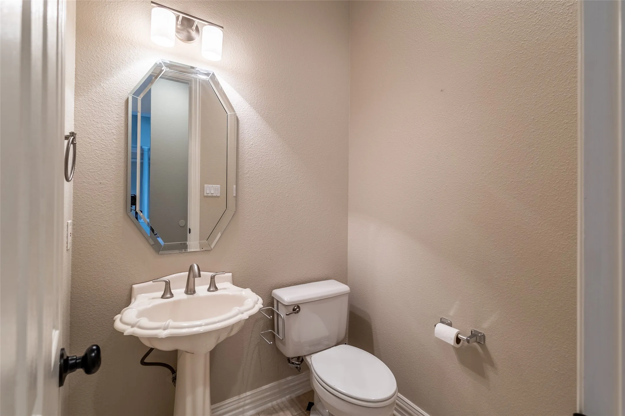 Single Family Residence For Sale in Dallas County , 926 Laguna Drive, Coppell, Texas 75019, 5 Bedroom, 4 Bathroom, 2 Garage spaces, 3,640 Sqft, built in 1994, mls#21385468, Real Estate Agent in Coppell, Homes For Sale in Dallas county, Homes For Sale in Coppell, Realtor in Coppell Texas, Real Estate Brokerage Independent Realty Texas, Luminita Cordes Realtor