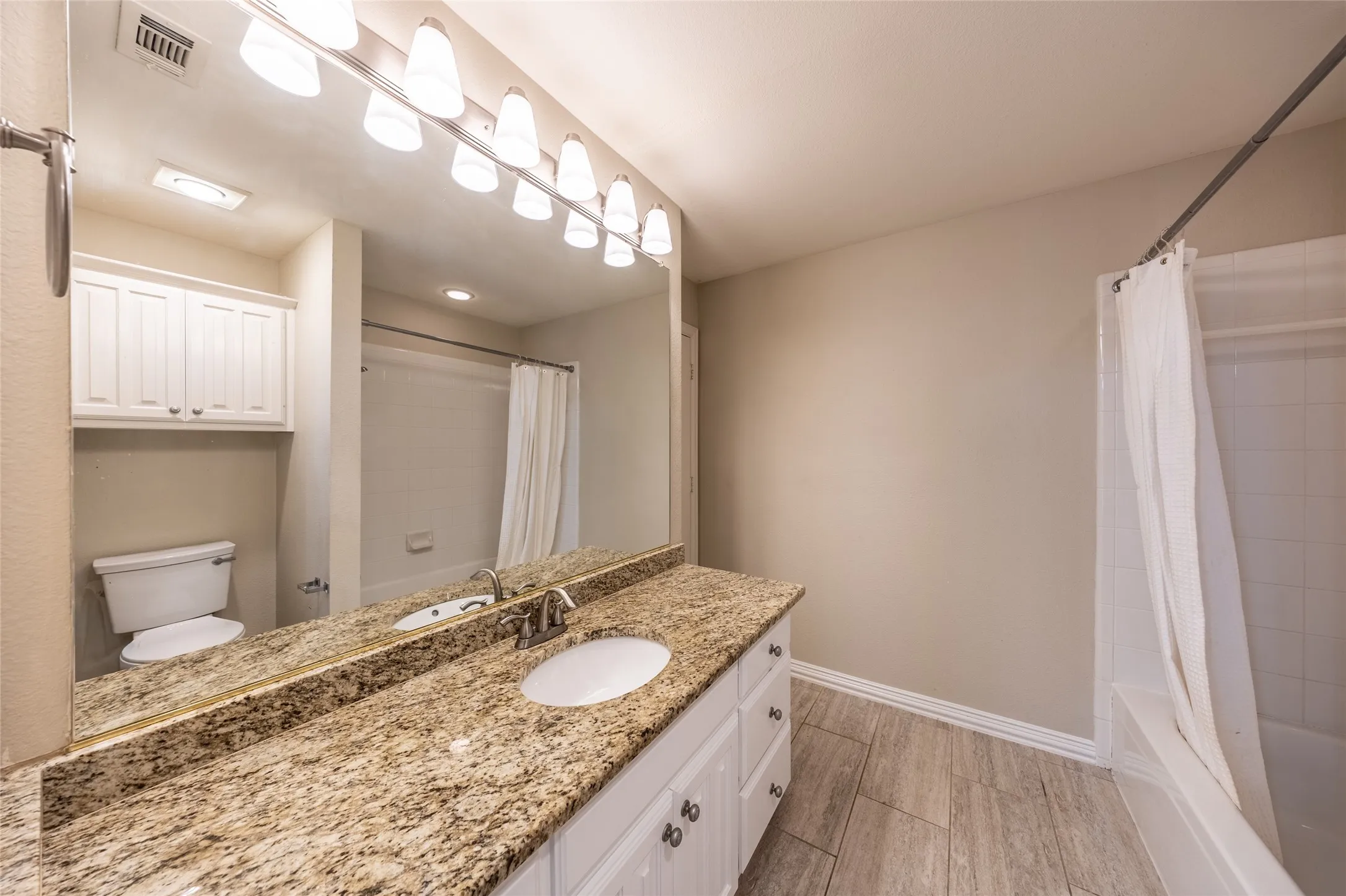Single Family Residence For Sale in Dallas County , 926 Laguna Drive, Coppell, Texas 75019, 5 Bedroom, 4 Bathroom, 2 Garage spaces, 3,640 Sqft, built in 1994, mls#21385468, Real Estate Agent in Coppell, Homes For Sale in Dallas county, Homes For Sale in Coppell, Realtor in Coppell Texas, Real Estate Brokerage Independent Realty Texas, Luminita Cordes Realtor
