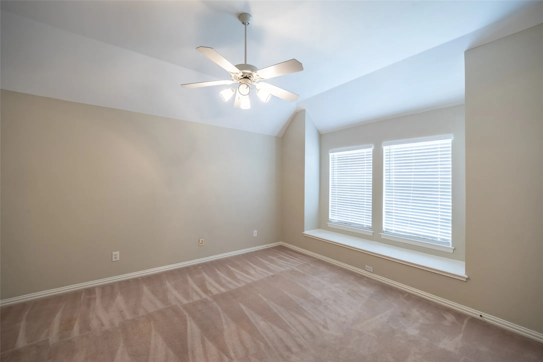 Single Family Residence For Sale in Dallas County , 926 Laguna Drive, Coppell, Texas 75019, 5 Bedroom, 4 Bathroom, 2 Garage spaces, 3,640 Sqft, built in 1994, mls#21385468, Real Estate Agent in Coppell, Homes For Sale in Dallas county, Homes For Sale in Coppell, Realtor in Coppell Texas, Real Estate Brokerage Independent Realty Texas, Luminita Cordes Realtor