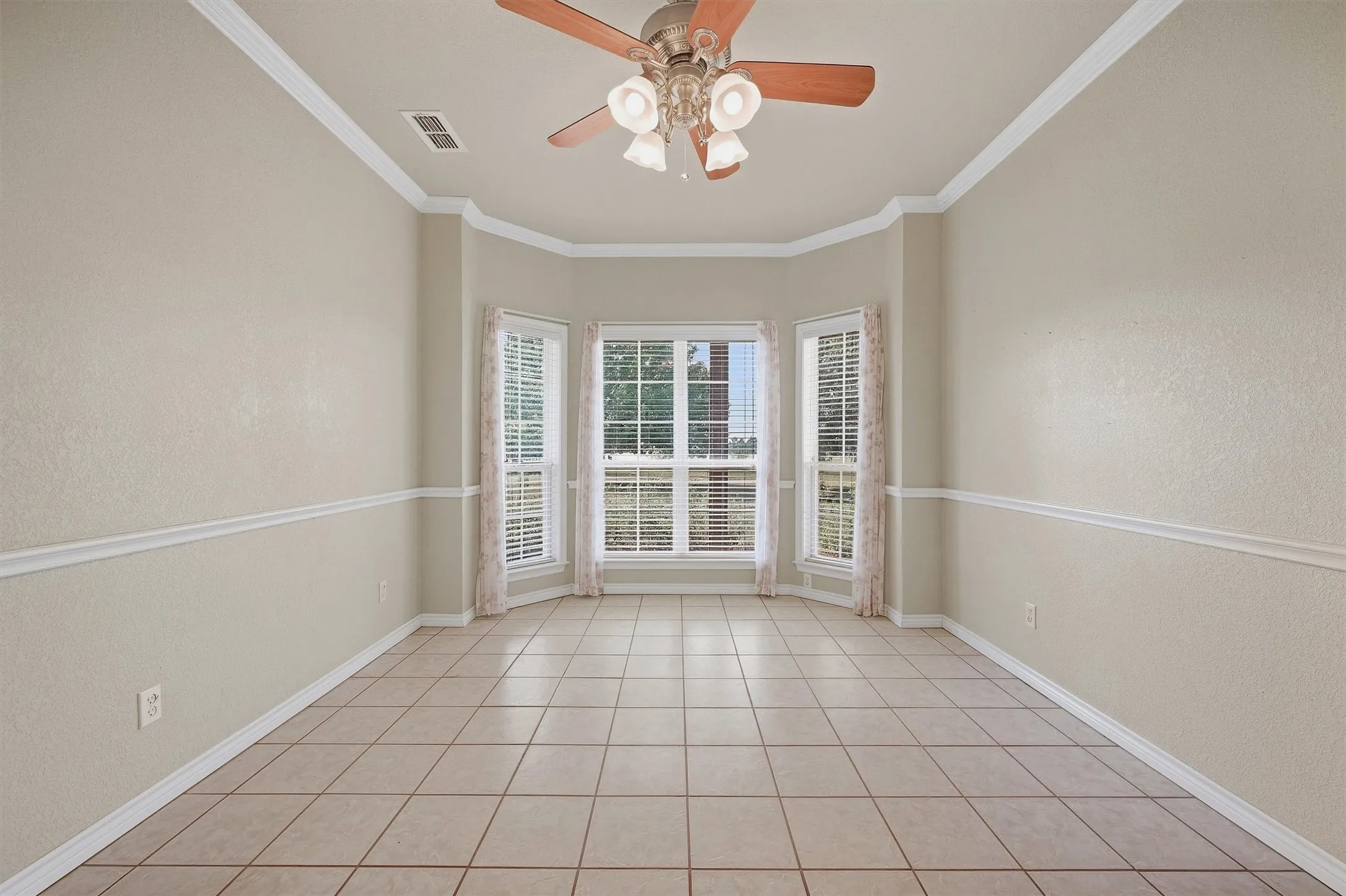Farm For Sale in Grayson County , 4489 E Farm to Market 120, Denison, Texas 75021, 3 Bedroom, 3 Bathroom, 2 Garage spaces, 2,534 Sqft, built in 2005, mls#21394966, Real Estate Agent in Denison, Homes For Sale in Grayson county, Homes For Sale in Denison, Realtor in Denison Texas, Real Estate Brokerage Independent Realty Texas, Luminita Cordes Realtor