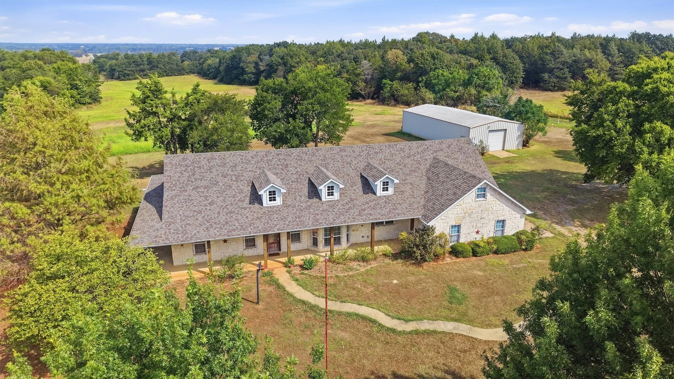 Farm For Sale in Grayson County , 4489 E Farm to Market 120, Denison, Texas 75021, 3 Bedroom, 3 Bathroom, 2 Garage spaces, 2,534 Sqft, built in 2005, mls#21394966, Real Estate Agent in Denison, Homes For Sale in Grayson county, Homes For Sale in Denison, Realtor in Denison Texas, Real Estate Brokerage Independent Realty Texas, Luminita Cordes Realtor