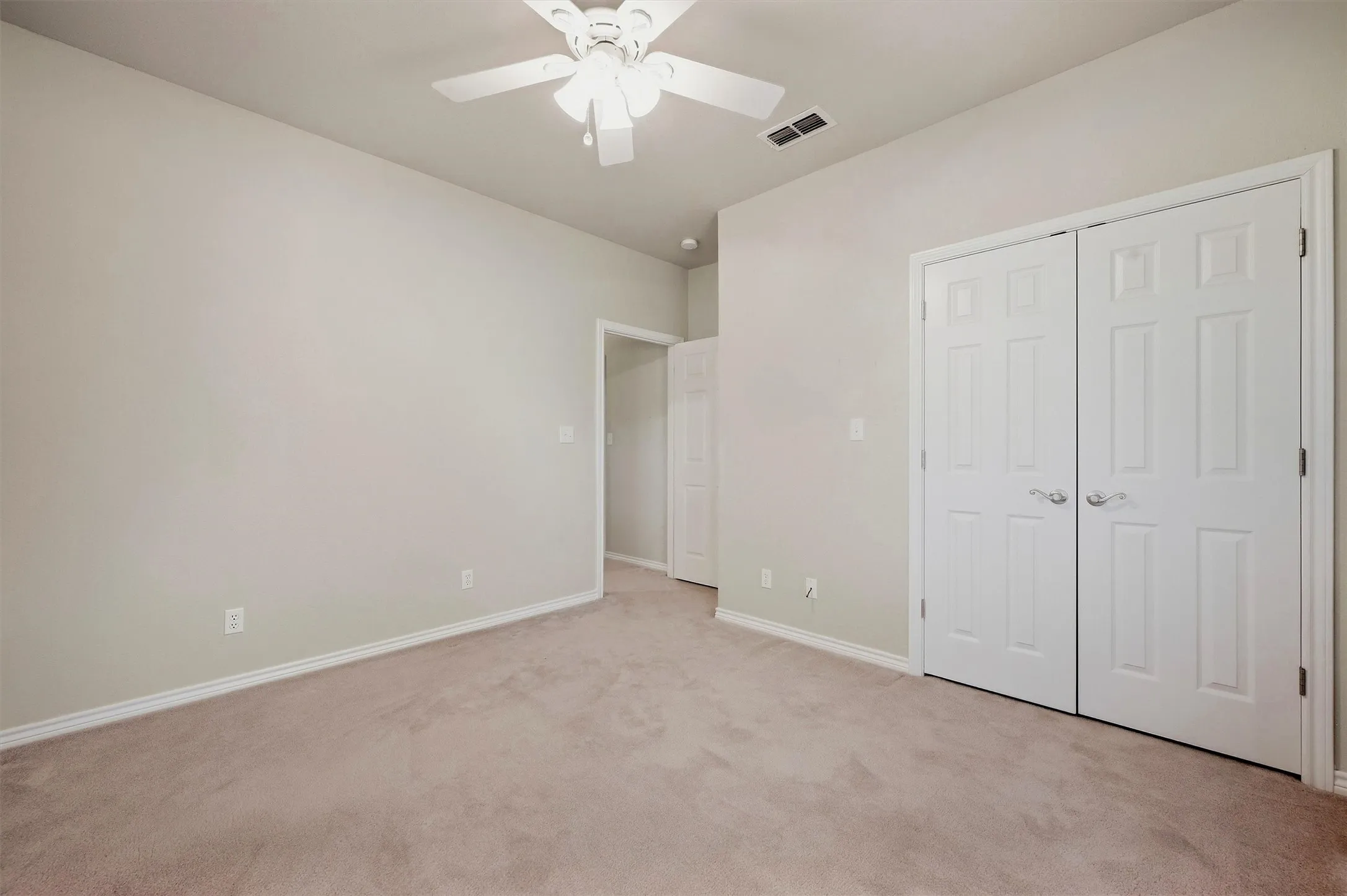 Farm For Sale in Grayson County , 4489 E Farm to Market 120, Denison, Texas 75021, 3 Bedroom, 3 Bathroom, 2 Garage spaces, 2,534 Sqft, built in 2005, mls#21394966, Real Estate Agent in Denison, Homes For Sale in Grayson county, Homes For Sale in Denison, Realtor in Denison Texas, Real Estate Brokerage Independent Realty Texas, Luminita Cordes Realtor