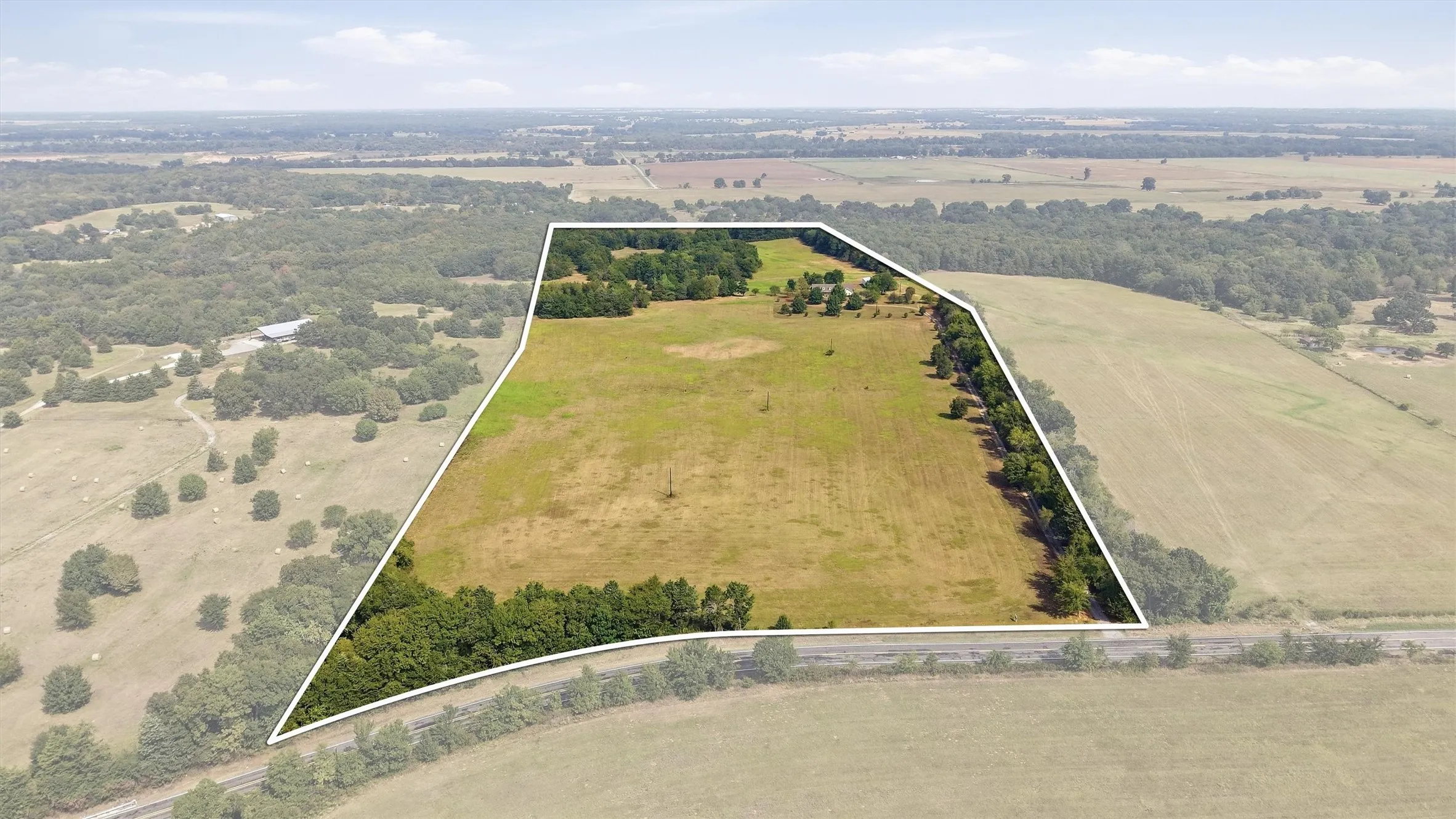 Farm For Sale in Grayson County , 4489 E Farm to Market 120, Denison, Texas 75021, 3 Bedroom, 3 Bathroom, 2 Garage spaces, 2,534 Sqft, built in 2005, mls#21394966, Real Estate Agent in Denison, Homes For Sale in Grayson county, Homes For Sale in Denison, Realtor in Denison Texas, Real Estate Brokerage Independent Realty Texas, Luminita Cordes Realtor