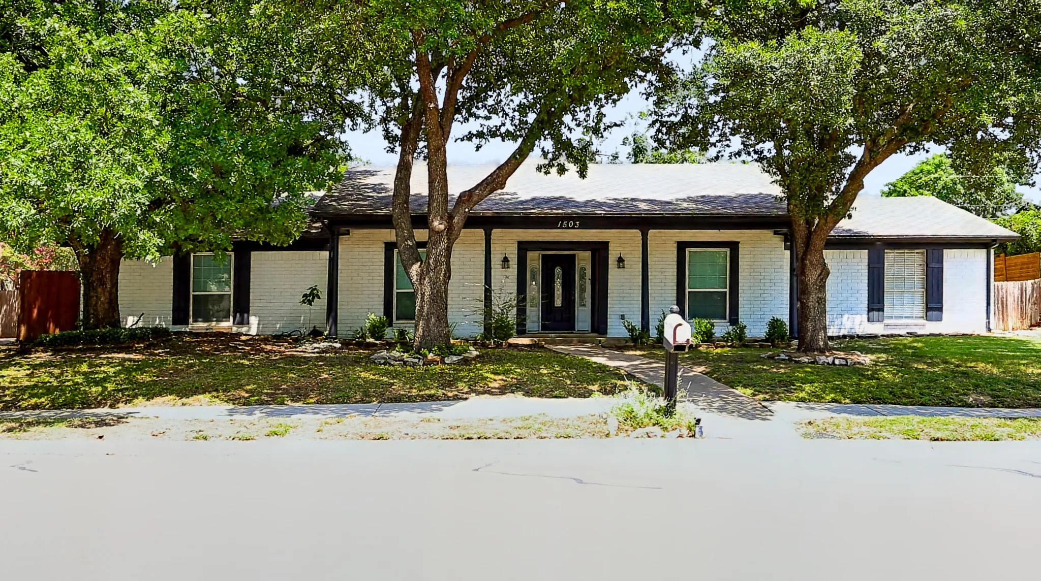 Single Family Residence For Sale in Tarrant County , 1503 Woodvine Drive, Euless, Texas 76040, 4 Bedroom, 2 Bathroom, 2 Garage spaces, 2,355 Sqft, built in 1973, mls#21396743, Real Estate Agent in Euless, Homes For Sale in Tarrant county, Homes For Sale in Euless, Realtor in Euless Texas, Real Estate Brokerage Independent Realty Texas, Luminita Cordes Realtor