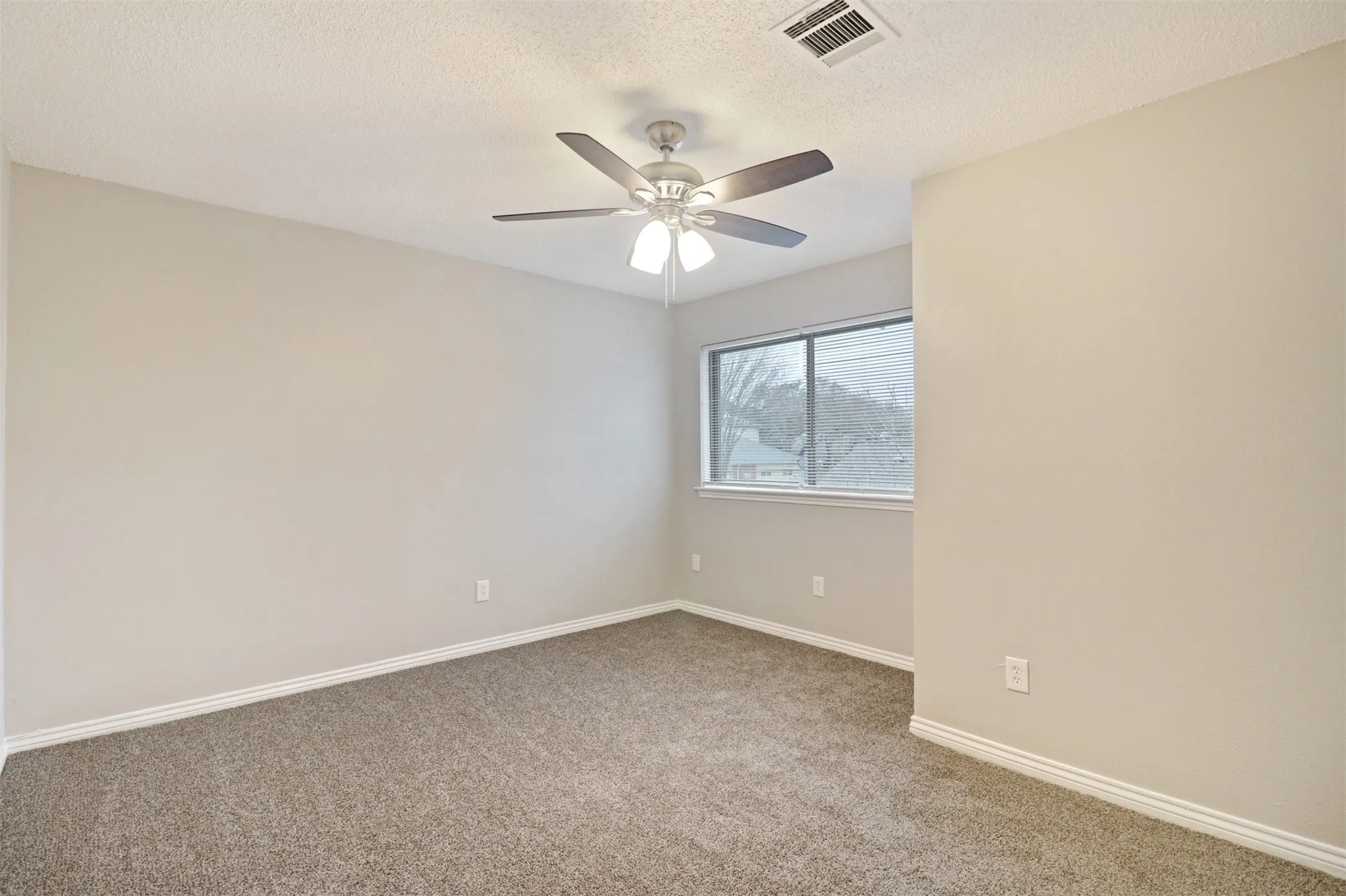 Single Family Residence For Sale in Dallas County , 14824 Sopras Circle, Addison, Texas 75001, 3 Bedroom, 2 Bathroom, 2 Garage spaces, 1,932 Sqft, built in 1981, mls#21383657, Real Estate Agent in Addison, Homes For Sale in Dallas county, Homes For Sale in Addison, Realtor in Addison Texas, Real Estate Brokerage Independent Realty Texas, Luminita Cordes Realtor