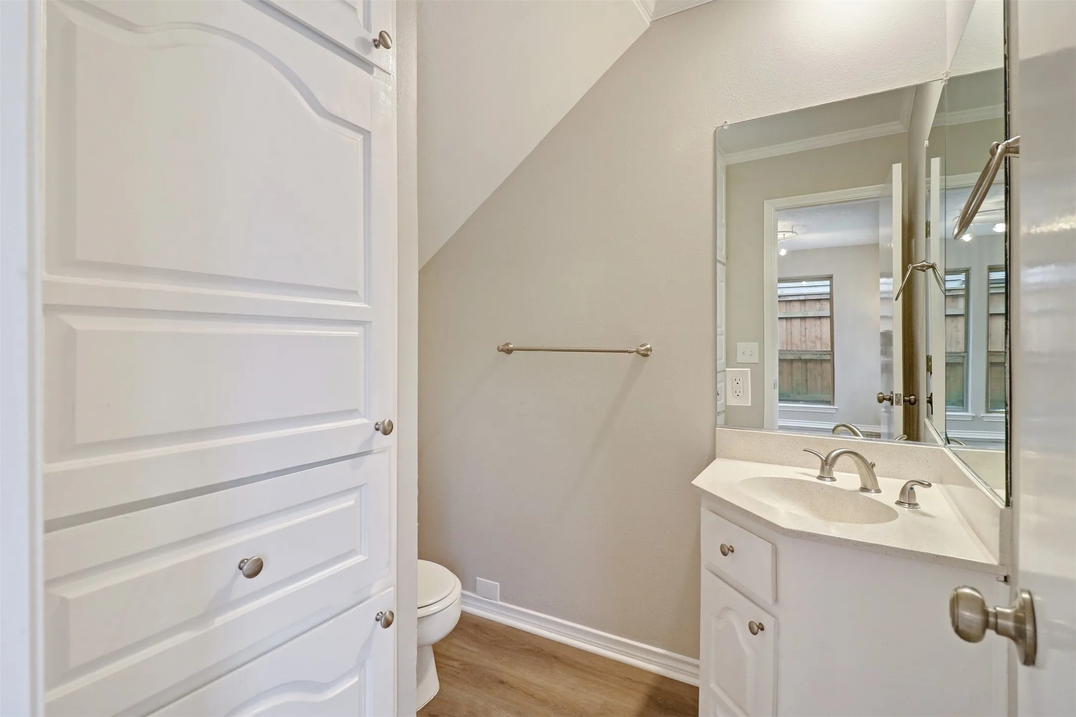 Single Family Residence For Sale in Dallas County , 14824 Sopras Circle, Addison, Texas 75001, 3 Bedroom, 2 Bathroom, 2 Garage spaces, 1,932 Sqft, built in 1981, mls#21383657, Real Estate Agent in Addison, Homes For Sale in Dallas county, Homes For Sale in Addison, Realtor in Addison Texas, Real Estate Brokerage Independent Realty Texas, Luminita Cordes Realtor