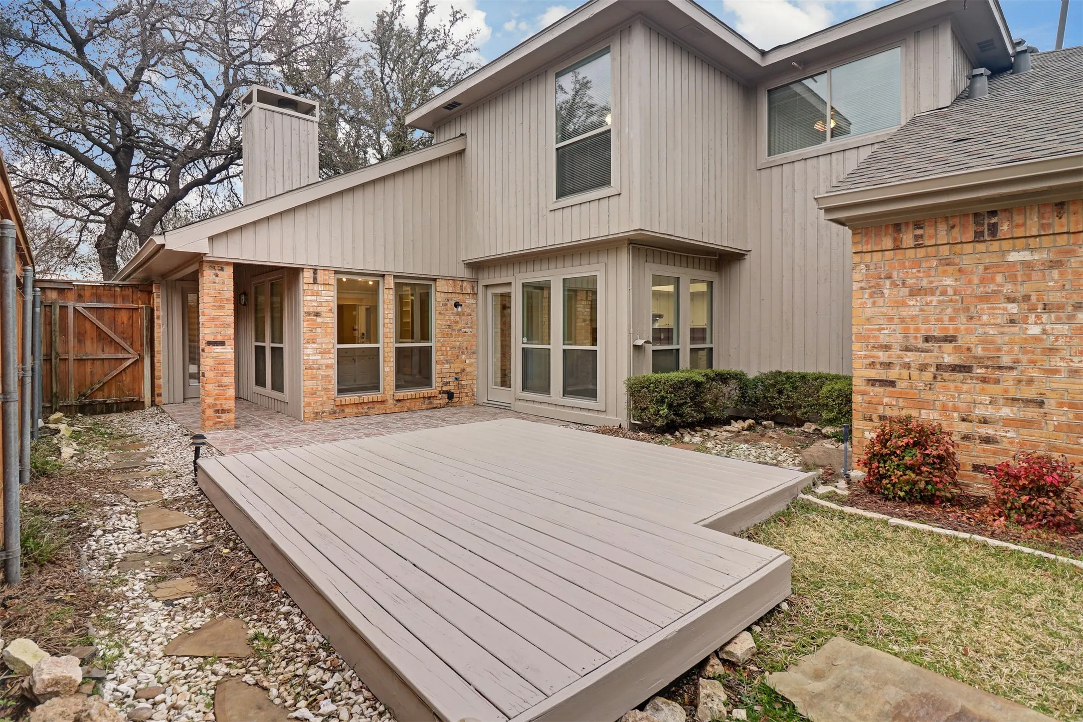 Single Family Residence For Sale in Dallas County , 14824 Sopras Circle, Addison, Texas 75001, 3 Bedroom, 2 Bathroom, 2 Garage spaces, 1,932 Sqft, built in 1981, mls#21383657, Real Estate Agent in Addison, Homes For Sale in Dallas county, Homes For Sale in Addison, Realtor in Addison Texas, Real Estate Brokerage Independent Realty Texas, Luminita Cordes Realtor