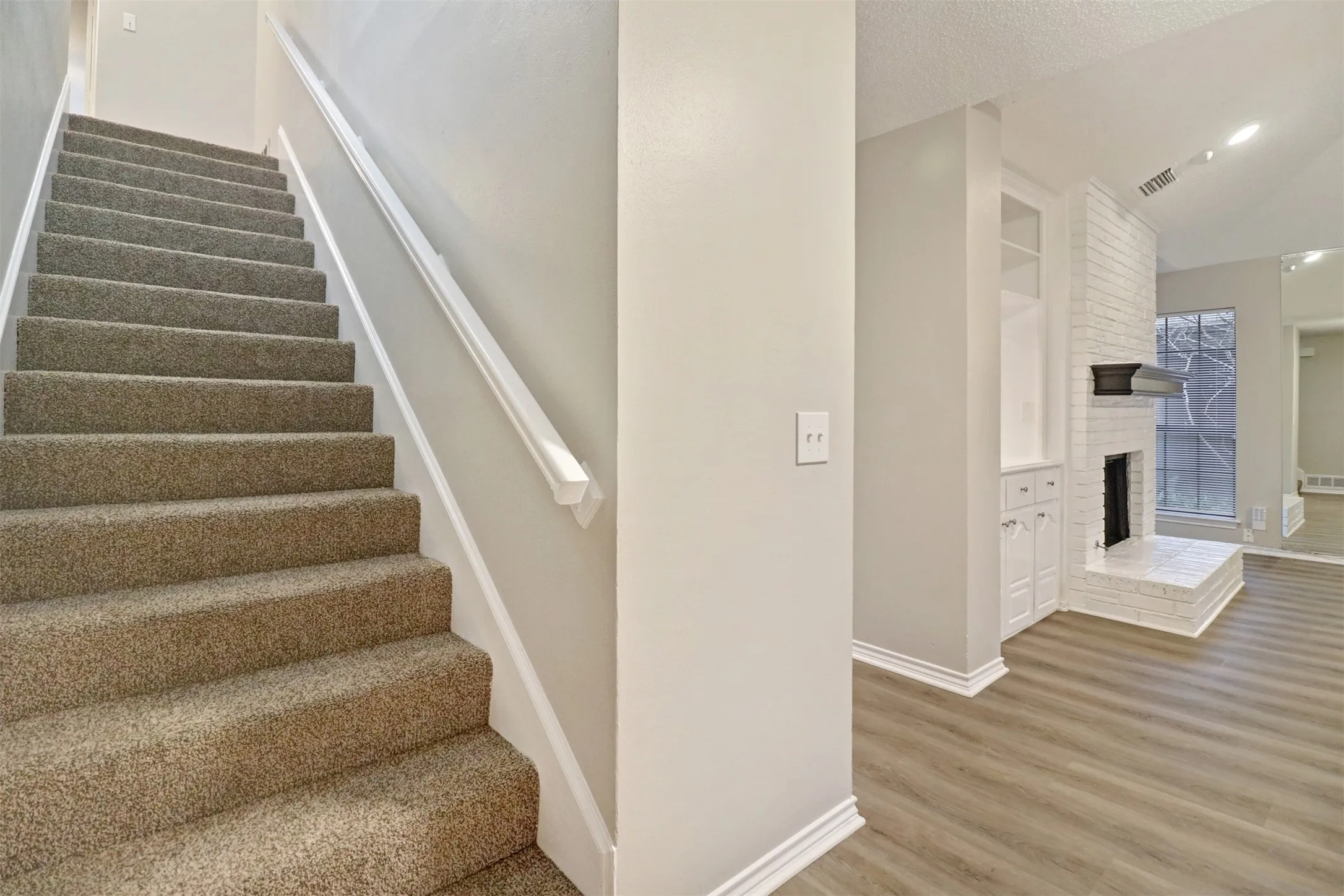 Single Family Residence For Sale in Dallas County , 14824 Sopras Circle, Addison, Texas 75001, 3 Bedroom, 2 Bathroom, 2 Garage spaces, 1,932 Sqft, built in 1981, mls#21383657, Real Estate Agent in Addison, Homes For Sale in Dallas county, Homes For Sale in Addison, Realtor in Addison Texas, Real Estate Brokerage Independent Realty Texas, Luminita Cordes Realtor