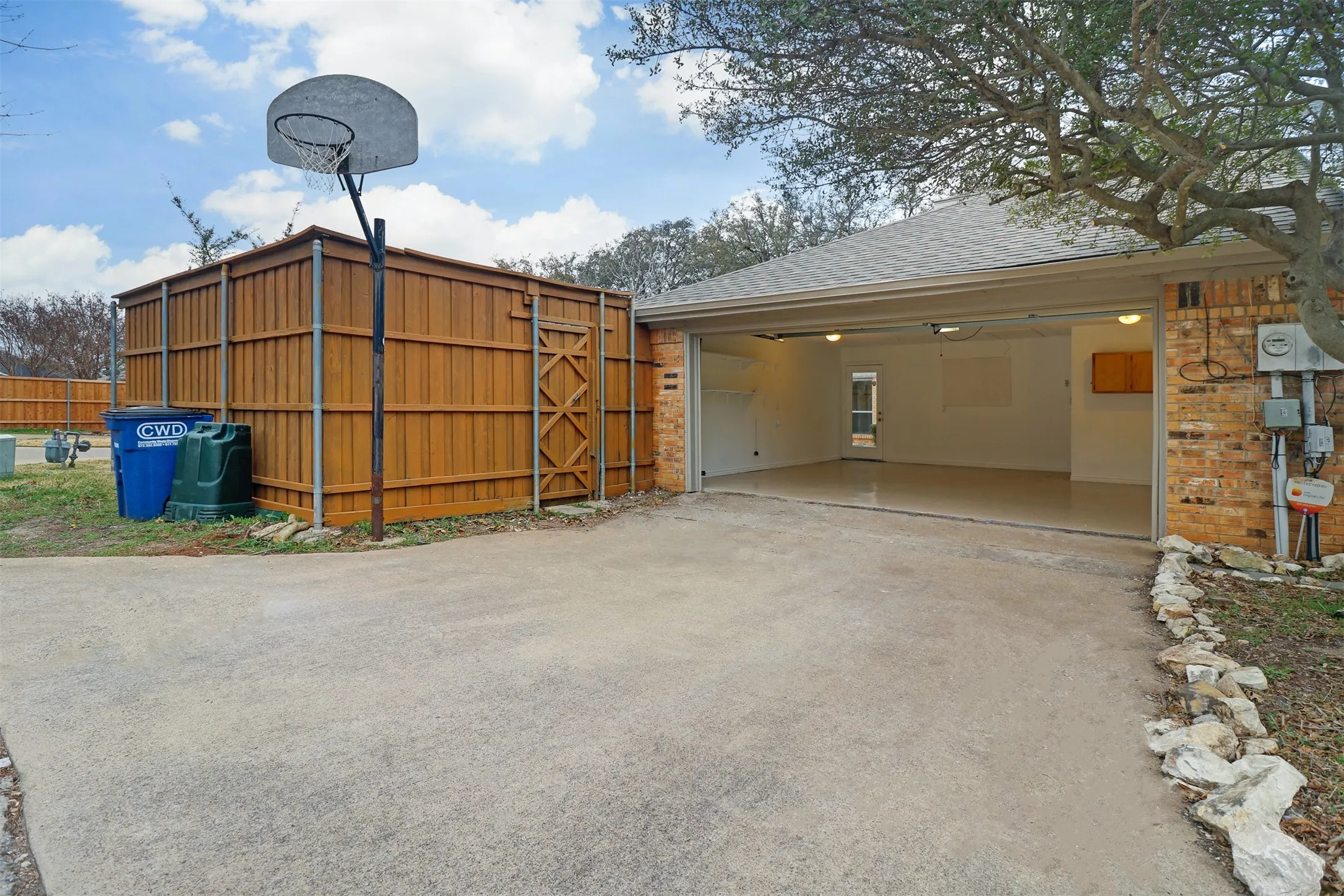 Single Family Residence For Sale in Dallas County , 14824 Sopras Circle, Addison, Texas 75001, 3 Bedroom, 2 Bathroom, 2 Garage spaces, 1,932 Sqft, built in 1981, mls#21383657, Real Estate Agent in Addison, Homes For Sale in Dallas county, Homes For Sale in Addison, Realtor in Addison Texas, Real Estate Brokerage Independent Realty Texas, Luminita Cordes Realtor