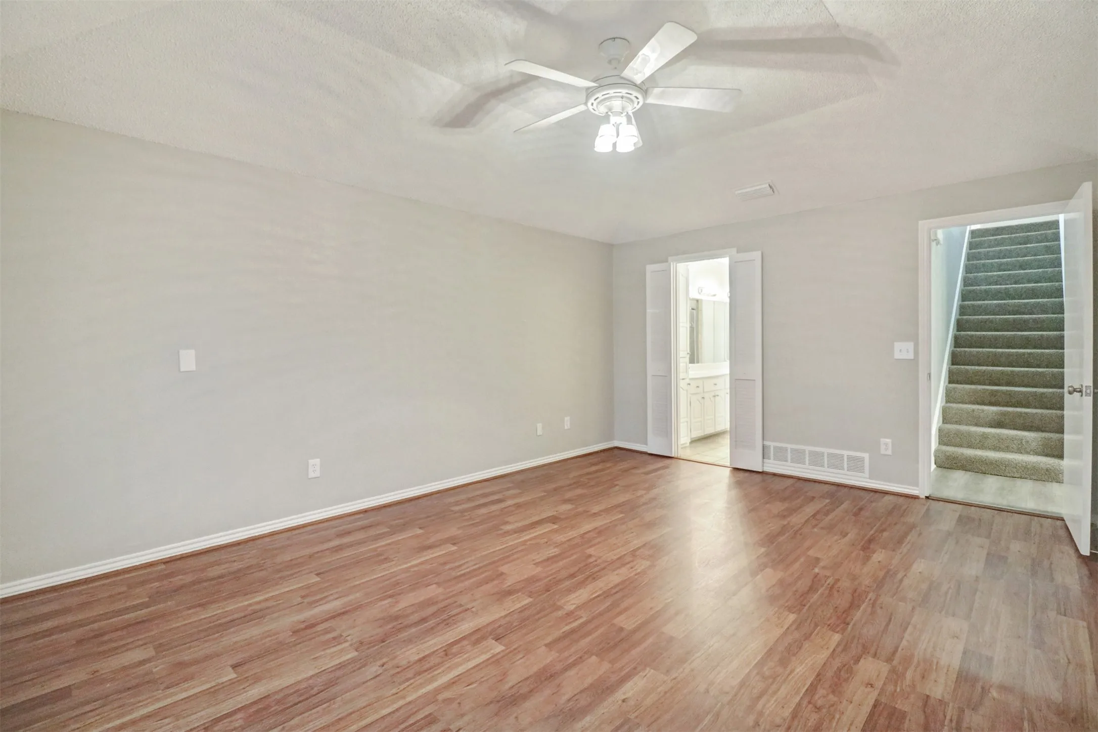 Single Family Residence For Sale in Dallas County , 14824 Sopras Circle, Addison, Texas 75001, 3 Bedroom, 2 Bathroom, 2 Garage spaces, 1,932 Sqft, built in 1981, mls#21383657, Real Estate Agent in Addison, Homes For Sale in Dallas county, Homes For Sale in Addison, Realtor in Addison Texas, Real Estate Brokerage Independent Realty Texas, Luminita Cordes Realtor