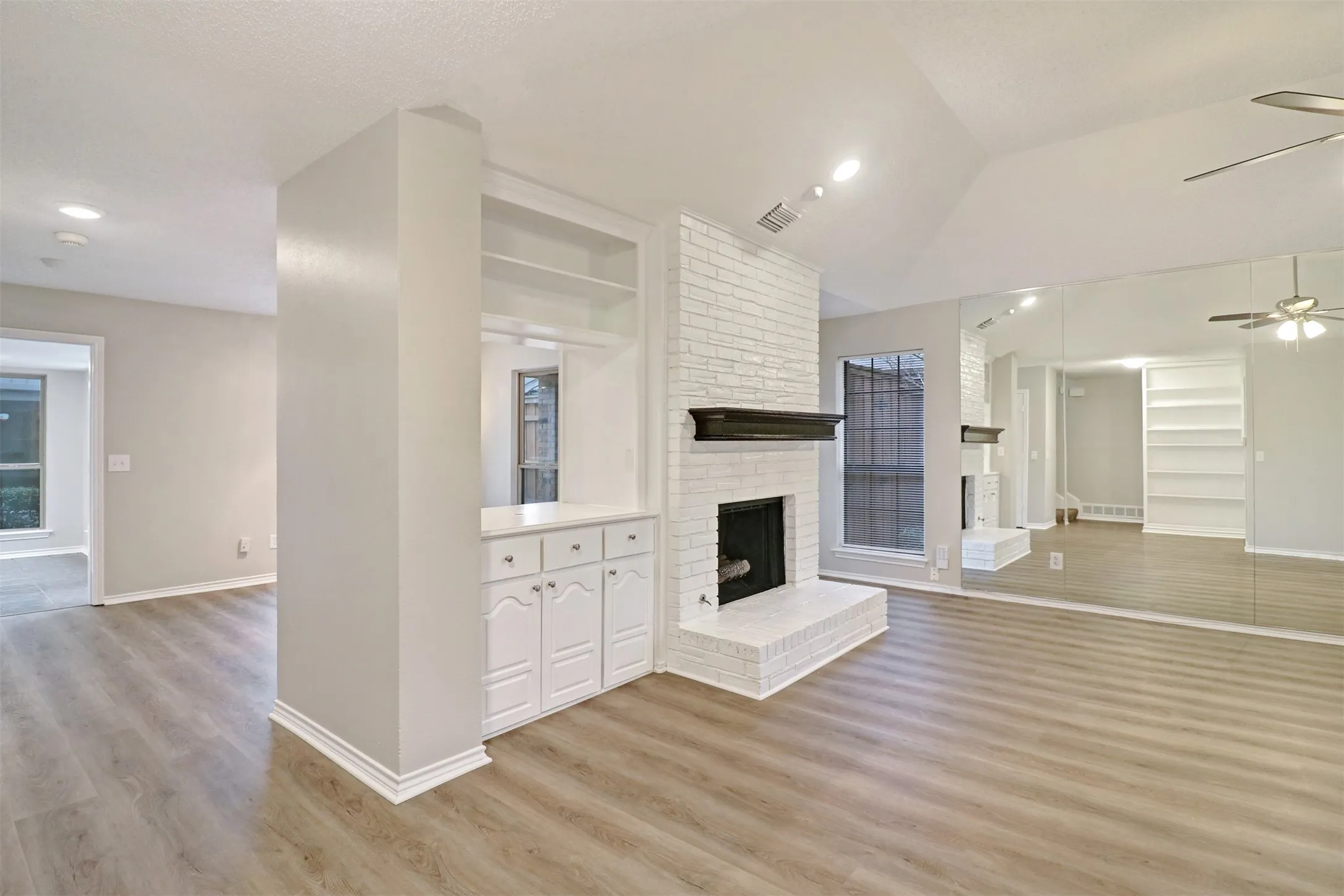 Single Family Residence For Sale in Dallas County , 14824 Sopras Circle, Addison, Texas 75001, 3 Bedroom, 2 Bathroom, 2 Garage spaces, 1,932 Sqft, built in 1981, mls#21383657, Real Estate Agent in Addison, Homes For Sale in Dallas county, Homes For Sale in Addison, Realtor in Addison Texas, Real Estate Brokerage Independent Realty Texas, Luminita Cordes Realtor