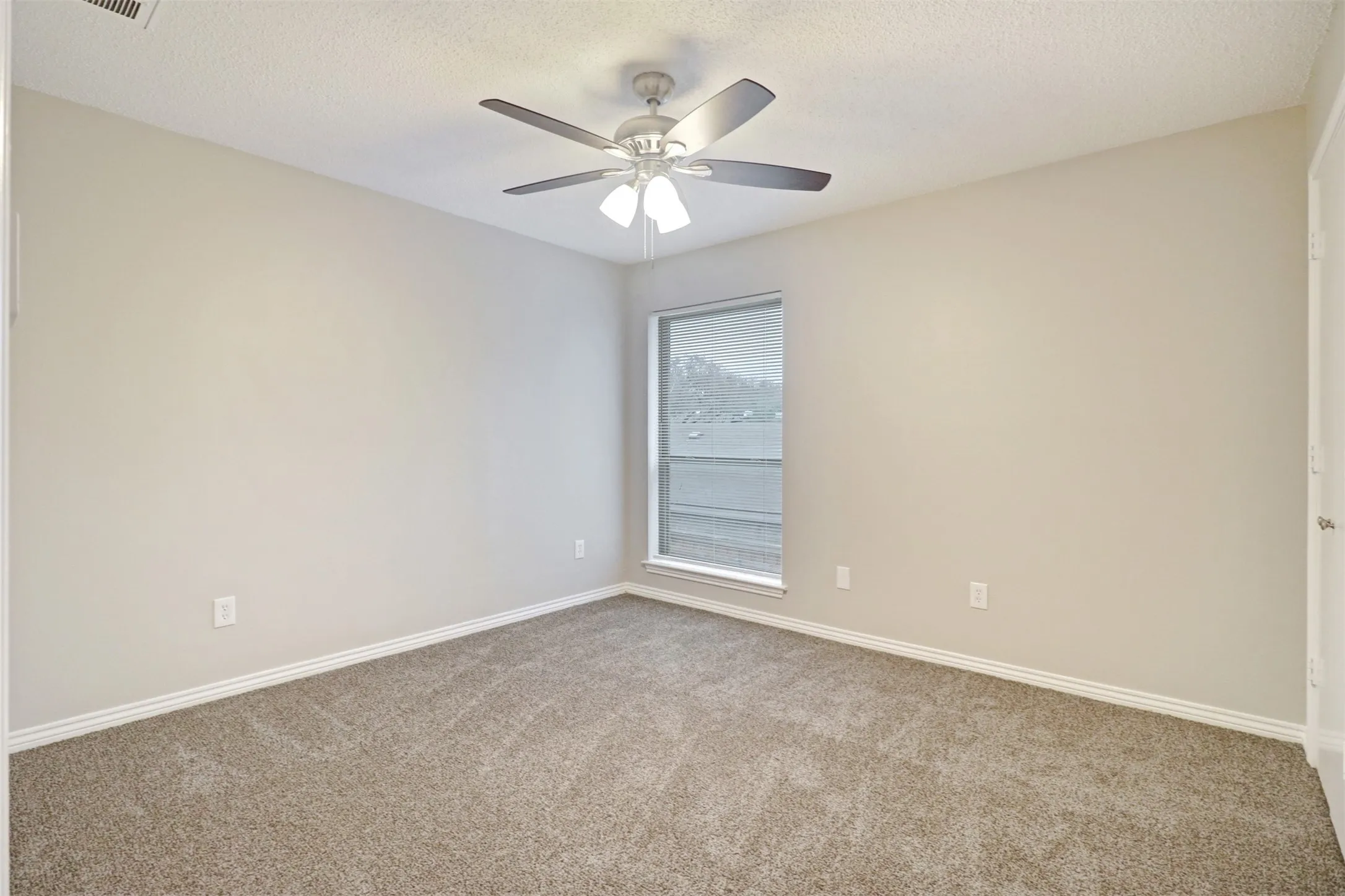 Single Family Residence For Sale in Dallas County , 14824 Sopras Circle, Addison, Texas 75001, 3 Bedroom, 2 Bathroom, 2 Garage spaces, 1,932 Sqft, built in 1981, mls#21383657, Real Estate Agent in Addison, Homes For Sale in Dallas county, Homes For Sale in Addison, Realtor in Addison Texas, Real Estate Brokerage Independent Realty Texas, Luminita Cordes Realtor