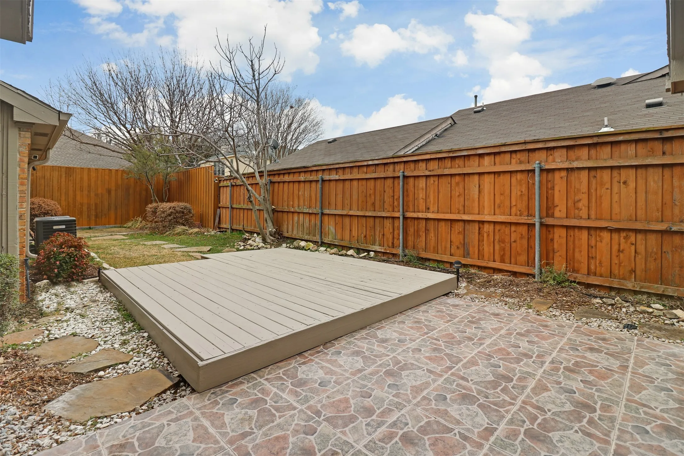 Single Family Residence For Sale in Dallas County , 14824 Sopras Circle, Addison, Texas 75001, 3 Bedroom, 2 Bathroom, 2 Garage spaces, 1,932 Sqft, built in 1981, mls#21383657, Real Estate Agent in Addison, Homes For Sale in Dallas county, Homes For Sale in Addison, Realtor in Addison Texas, Real Estate Brokerage Independent Realty Texas, Luminita Cordes Realtor