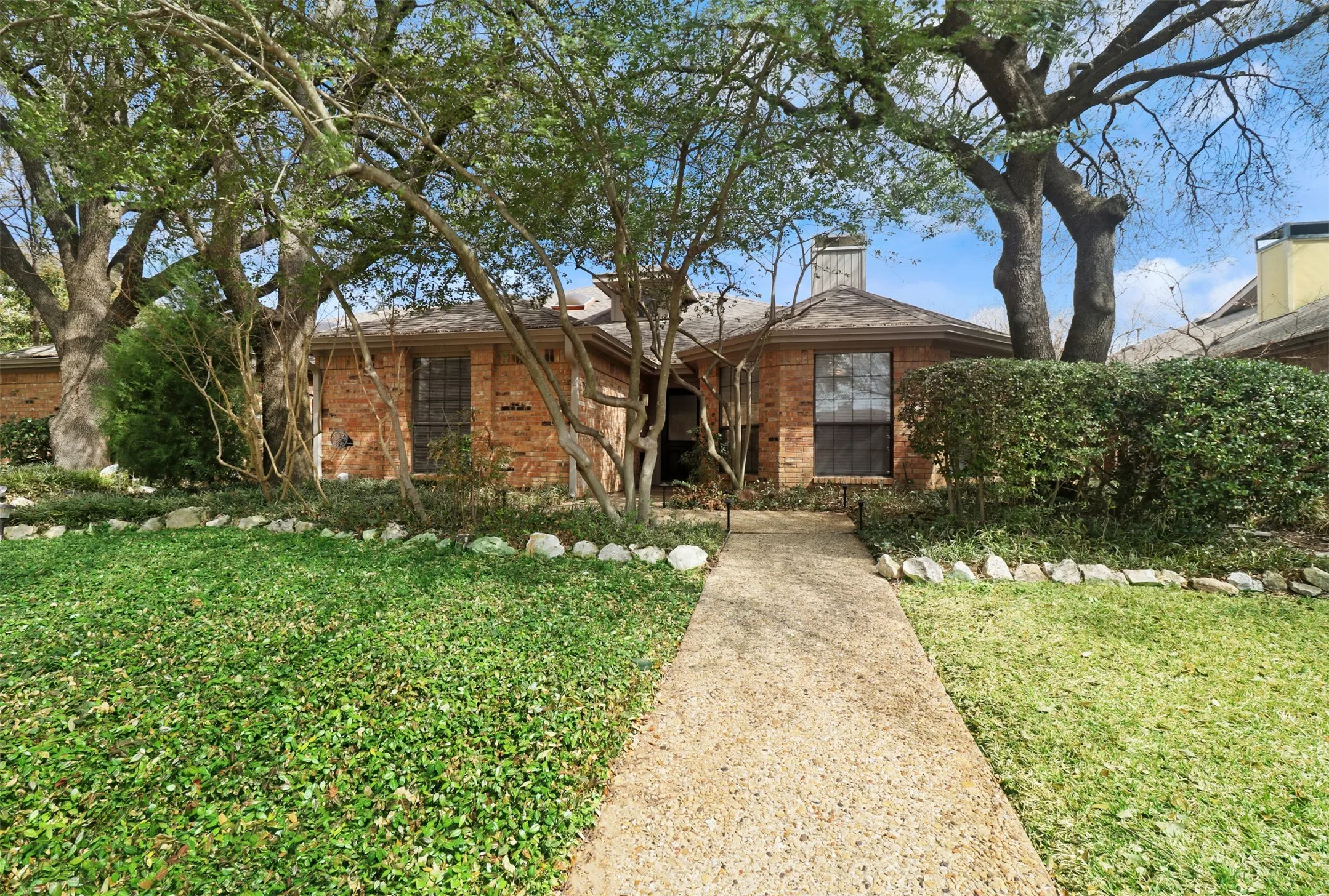 Single Family Residence For Sale in Dallas County , 14824 Sopras Circle, Addison, Texas 75001, 3 Bedroom, 2 Bathroom, 2 Garage spaces, 1,932 Sqft, built in 1981, mls#21383657, Real Estate Agent in Addison, Homes For Sale in Dallas county, Homes For Sale in Addison, Realtor in Addison Texas, Real Estate Brokerage Independent Realty Texas, Luminita Cordes Realtor