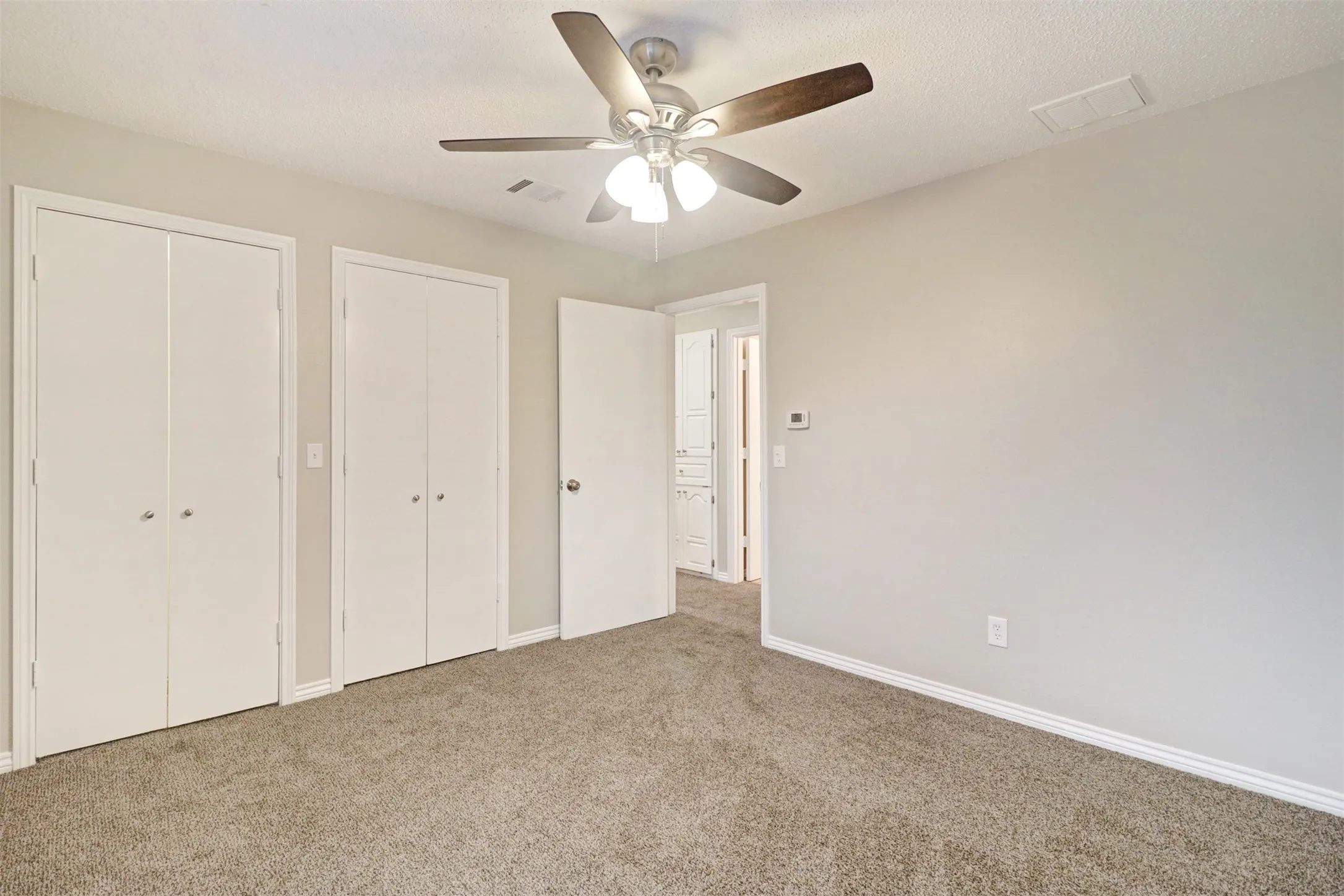 Single Family Residence For Sale in Dallas County , 14824 Sopras Circle, Addison, Texas 75001, 3 Bedroom, 2 Bathroom, 2 Garage spaces, 1,932 Sqft, built in 1981, mls#21383657, Real Estate Agent in Addison, Homes For Sale in Dallas county, Homes For Sale in Addison, Realtor in Addison Texas, Real Estate Brokerage Independent Realty Texas, Luminita Cordes Realtor