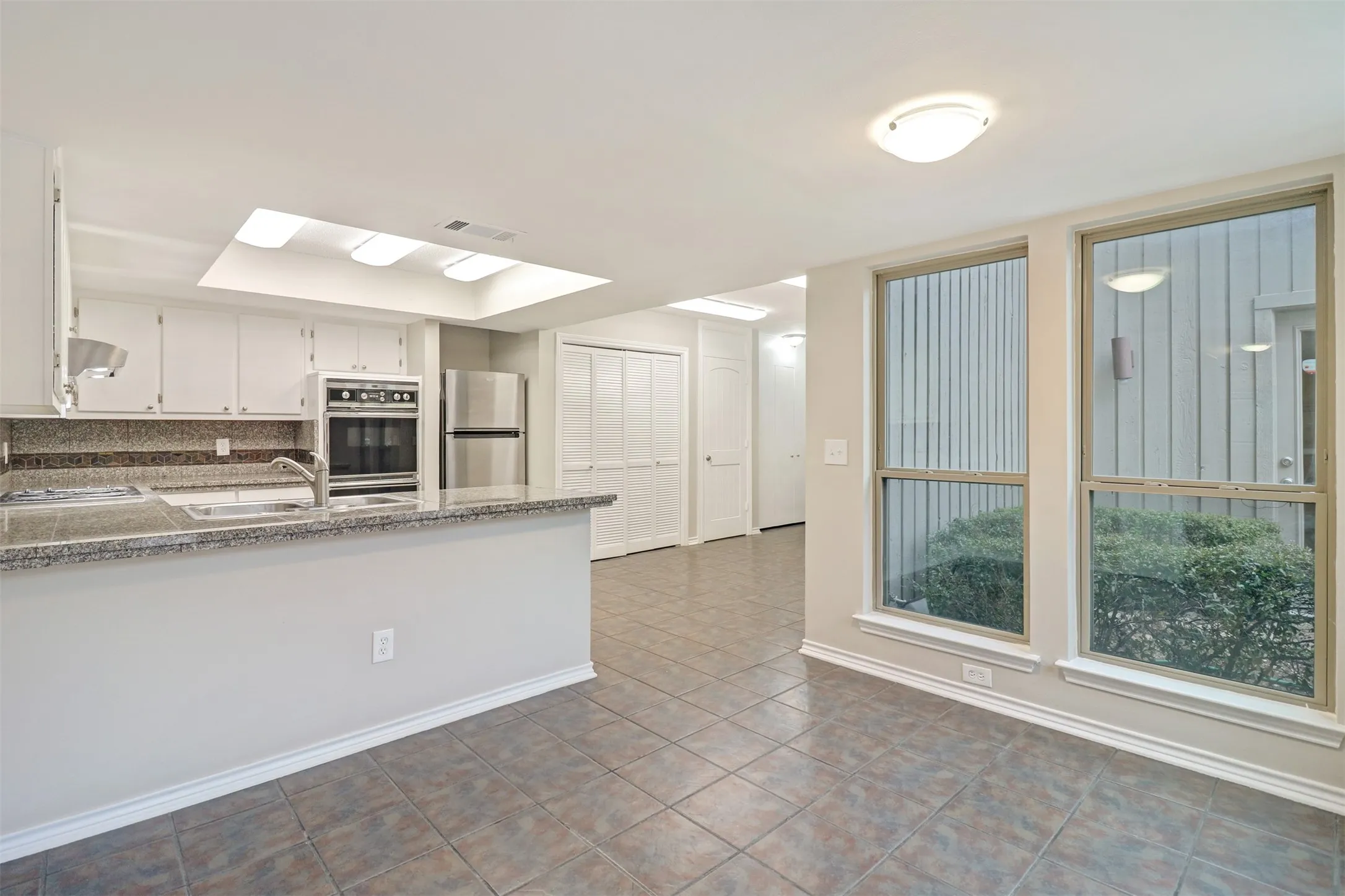 Single Family Residence For Sale in Dallas County , 14824 Sopras Circle, Addison, Texas 75001, 3 Bedroom, 2 Bathroom, 2 Garage spaces, 1,932 Sqft, built in 1981, mls#21383657, Real Estate Agent in Addison, Homes For Sale in Dallas county, Homes For Sale in Addison, Realtor in Addison Texas, Real Estate Brokerage Independent Realty Texas, Luminita Cordes Realtor
