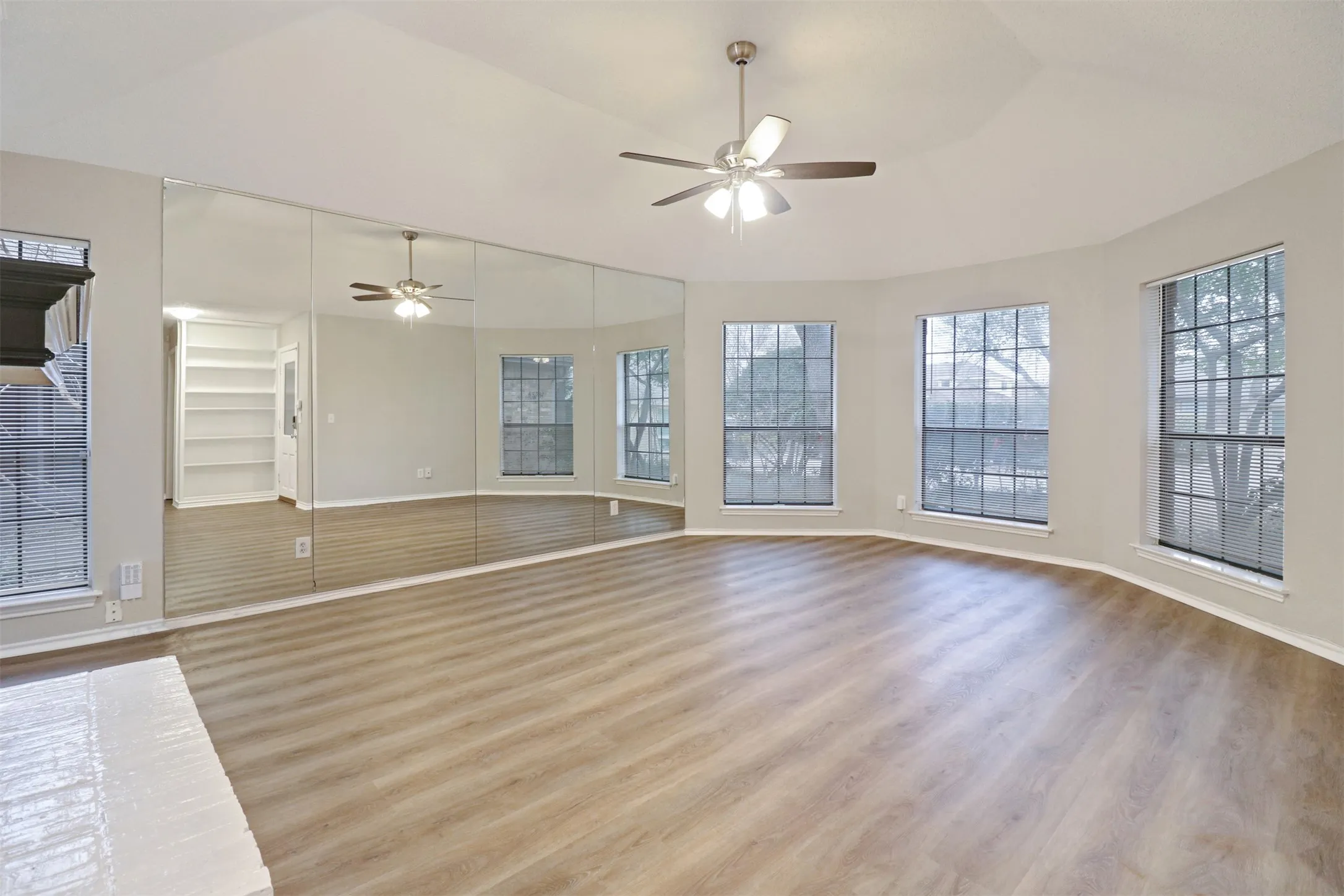 Single Family Residence For Sale in Dallas County , 14824 Sopras Circle, Addison, Texas 75001, 3 Bedroom, 2 Bathroom, 2 Garage spaces, 1,932 Sqft, built in 1981, mls#21383657, Real Estate Agent in Addison, Homes For Sale in Dallas county, Homes For Sale in Addison, Realtor in Addison Texas, Real Estate Brokerage Independent Realty Texas, Luminita Cordes Realtor