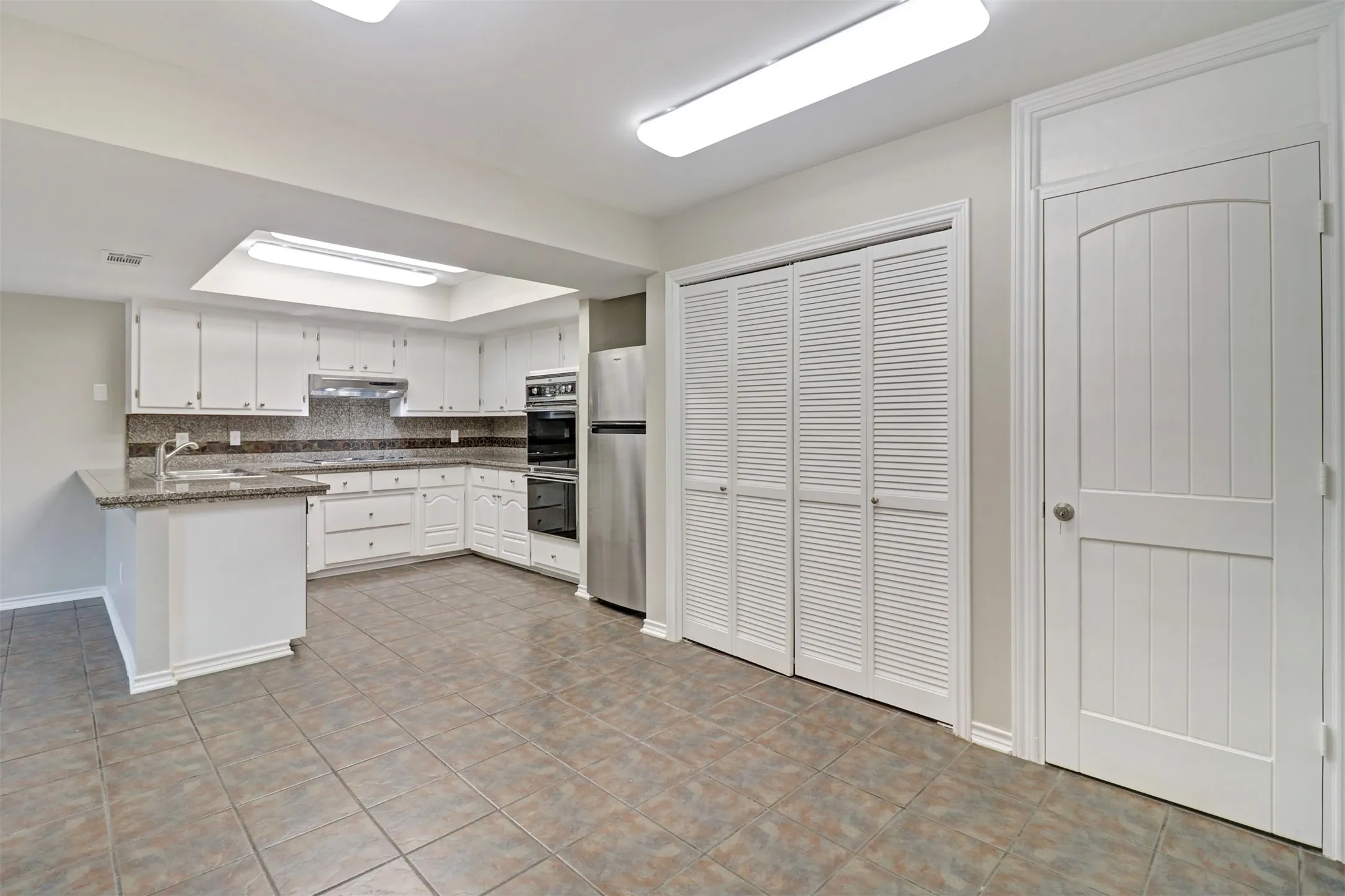 Single Family Residence For Sale in Dallas County , 14824 Sopras Circle, Addison, Texas 75001, 3 Bedroom, 2 Bathroom, 2 Garage spaces, 1,932 Sqft, built in 1981, mls#21383657, Real Estate Agent in Addison, Homes For Sale in Dallas county, Homes For Sale in Addison, Realtor in Addison Texas, Real Estate Brokerage Independent Realty Texas, Luminita Cordes Realtor