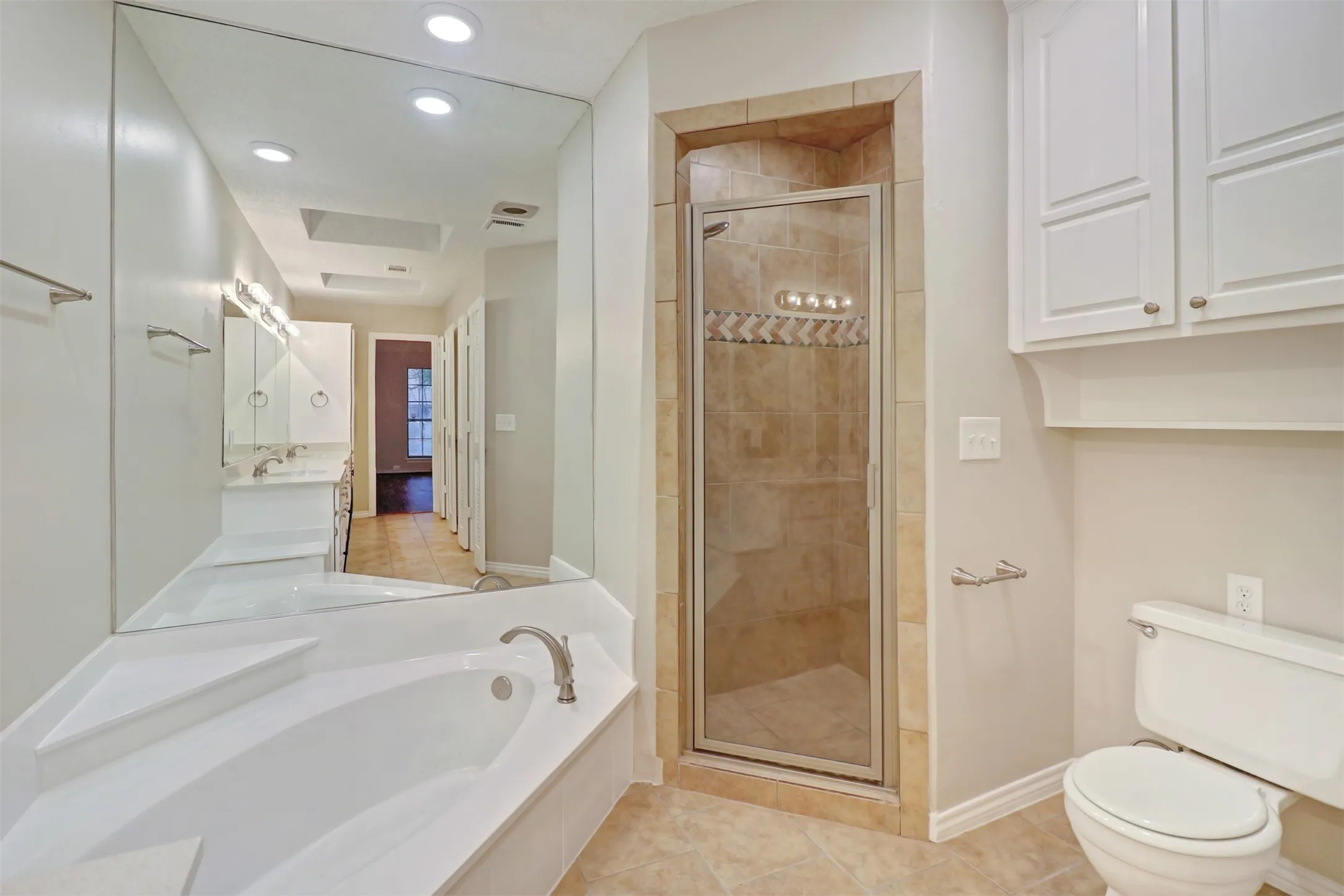Single Family Residence For Sale in Dallas County , 14824 Sopras Circle, Addison, Texas 75001, 3 Bedroom, 2 Bathroom, 2 Garage spaces, 1,932 Sqft, built in 1981, mls#21383657, Real Estate Agent in Addison, Homes For Sale in Dallas county, Homes For Sale in Addison, Realtor in Addison Texas, Real Estate Brokerage Independent Realty Texas, Luminita Cordes Realtor