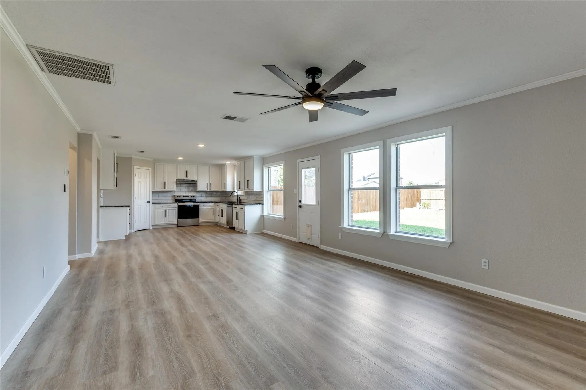 Single Family Residence For Sale in Tarrant County , 8220 Three Bars Drive, Fort Worth, Texas 76179, 4 Bedroom, 3 Bathroom, 2 Garage spaces, 2,431 Sqft, built in 2003, mls#21396730, Real Estate Agent in Fort Worth, Homes For Sale in Tarrant county, Homes For Sale in Fort Worth, Realtor in Fort Worth Texas, Real Estate Brokerage Independent Realty Texas, Luminita Cordes Realtor