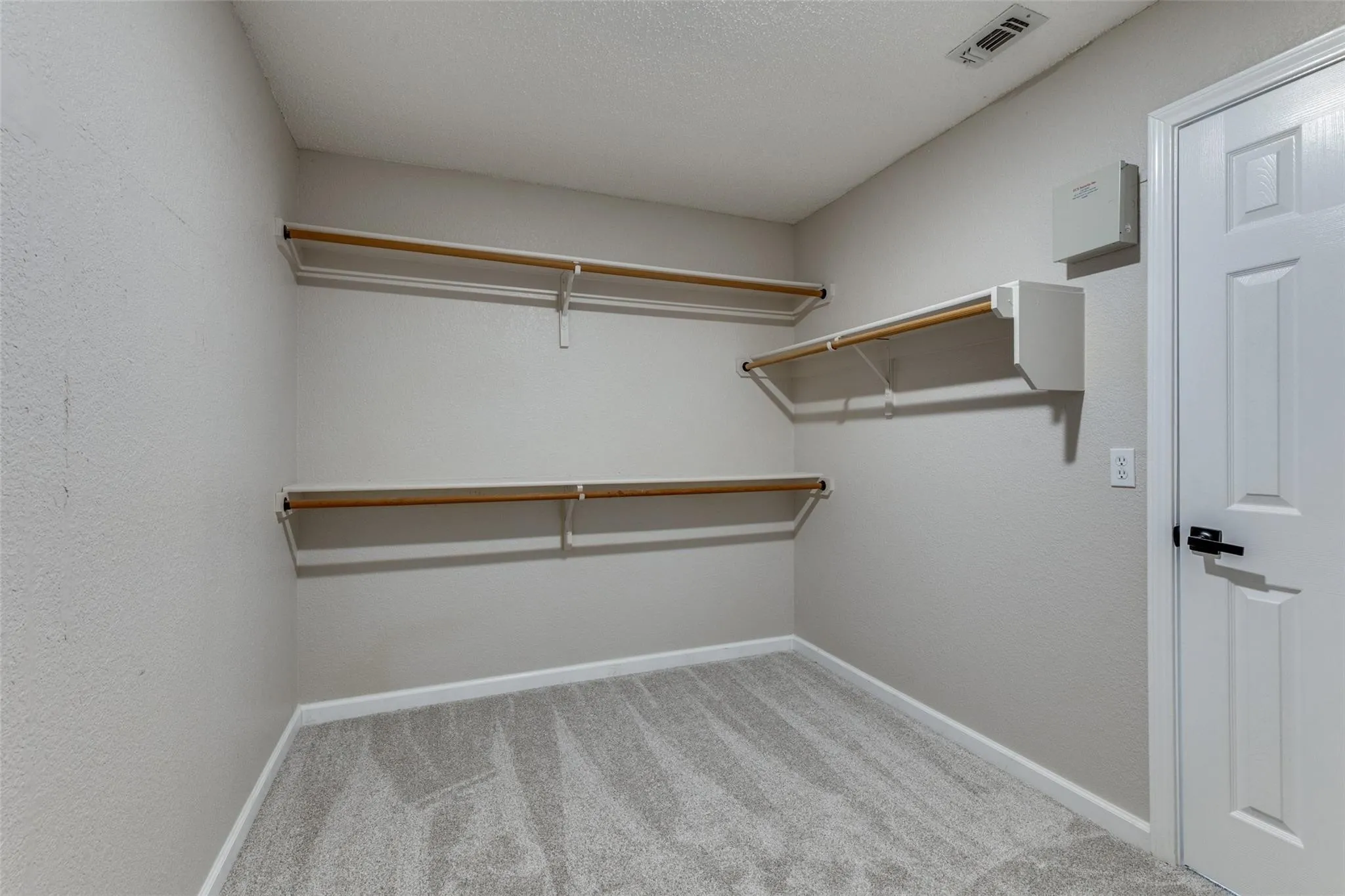 Single Family Residence For Sale in Tarrant County , 8220 Three Bars Drive, Fort Worth, Texas 76179, 4 Bedroom, 3 Bathroom, 2 Garage spaces, 2,431 Sqft, built in 2003, mls#21396730, Real Estate Agent in Fort Worth, Homes For Sale in Tarrant county, Homes For Sale in Fort Worth, Realtor in Fort Worth Texas, Real Estate Brokerage Independent Realty Texas, Luminita Cordes Realtor