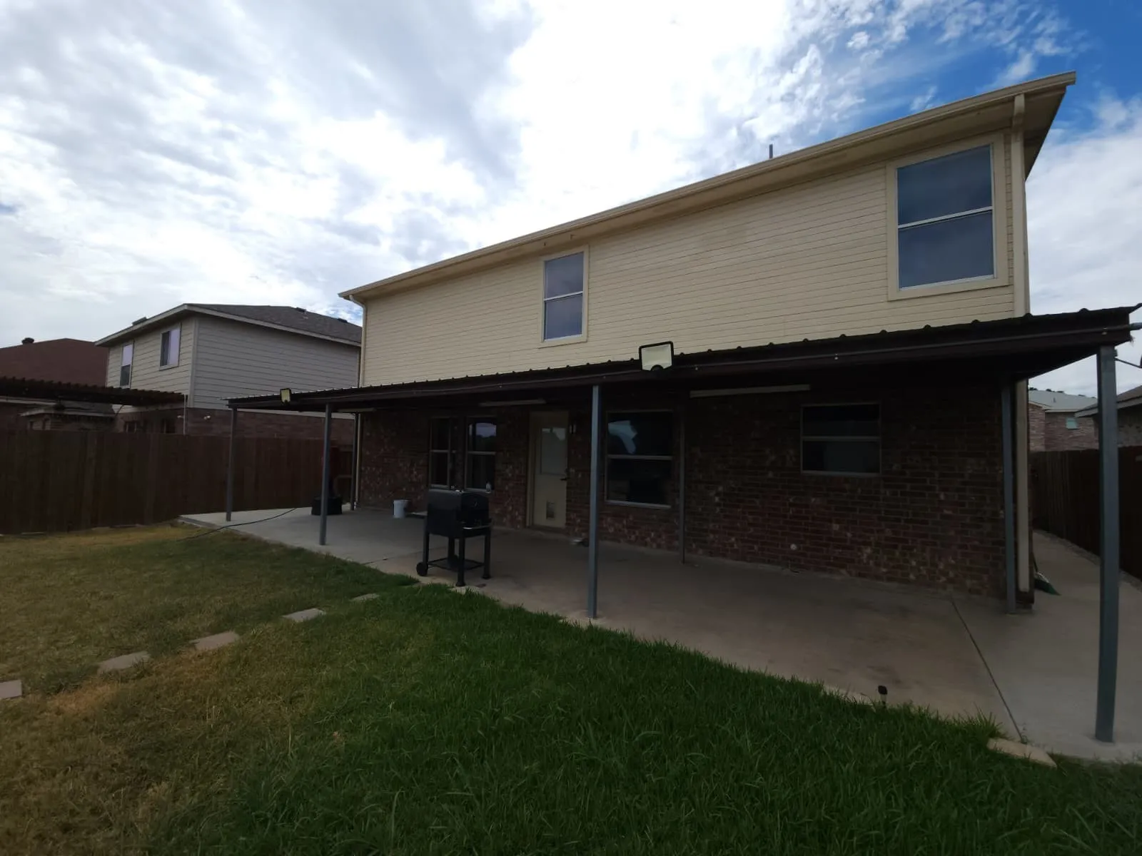 Single Family Residence For Sale in Tarrant County , 8220 Three Bars Drive, Fort Worth, Texas 76179, 4 Bedroom, 3 Bathroom, 2 Garage spaces, 2,431 Sqft, built in 2003, mls#21396730, Real Estate Agent in Fort Worth, Homes For Sale in Tarrant county, Homes For Sale in Fort Worth, Realtor in Fort Worth Texas, Real Estate Brokerage Independent Realty Texas, Luminita Cordes Realtor