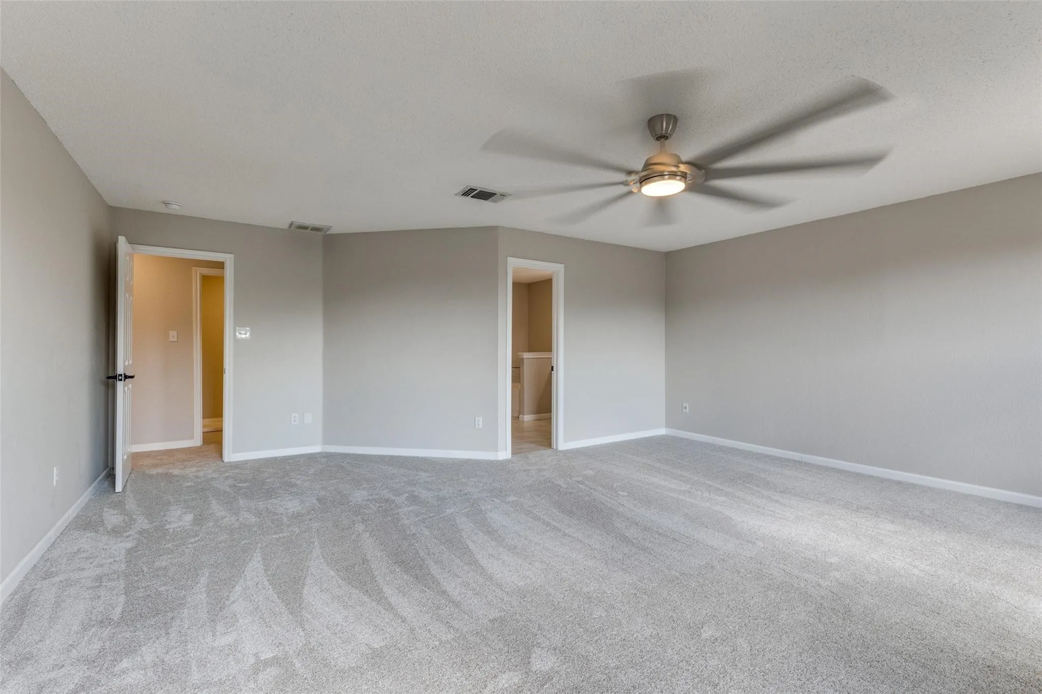 Single Family Residence For Sale in Tarrant County , 8220 Three Bars Drive, Fort Worth, Texas 76179, 4 Bedroom, 3 Bathroom, 2 Garage spaces, 2,431 Sqft, built in 2003, mls#21396730, Real Estate Agent in Fort Worth, Homes For Sale in Tarrant county, Homes For Sale in Fort Worth, Realtor in Fort Worth Texas, Real Estate Brokerage Independent Realty Texas, Luminita Cordes Realtor