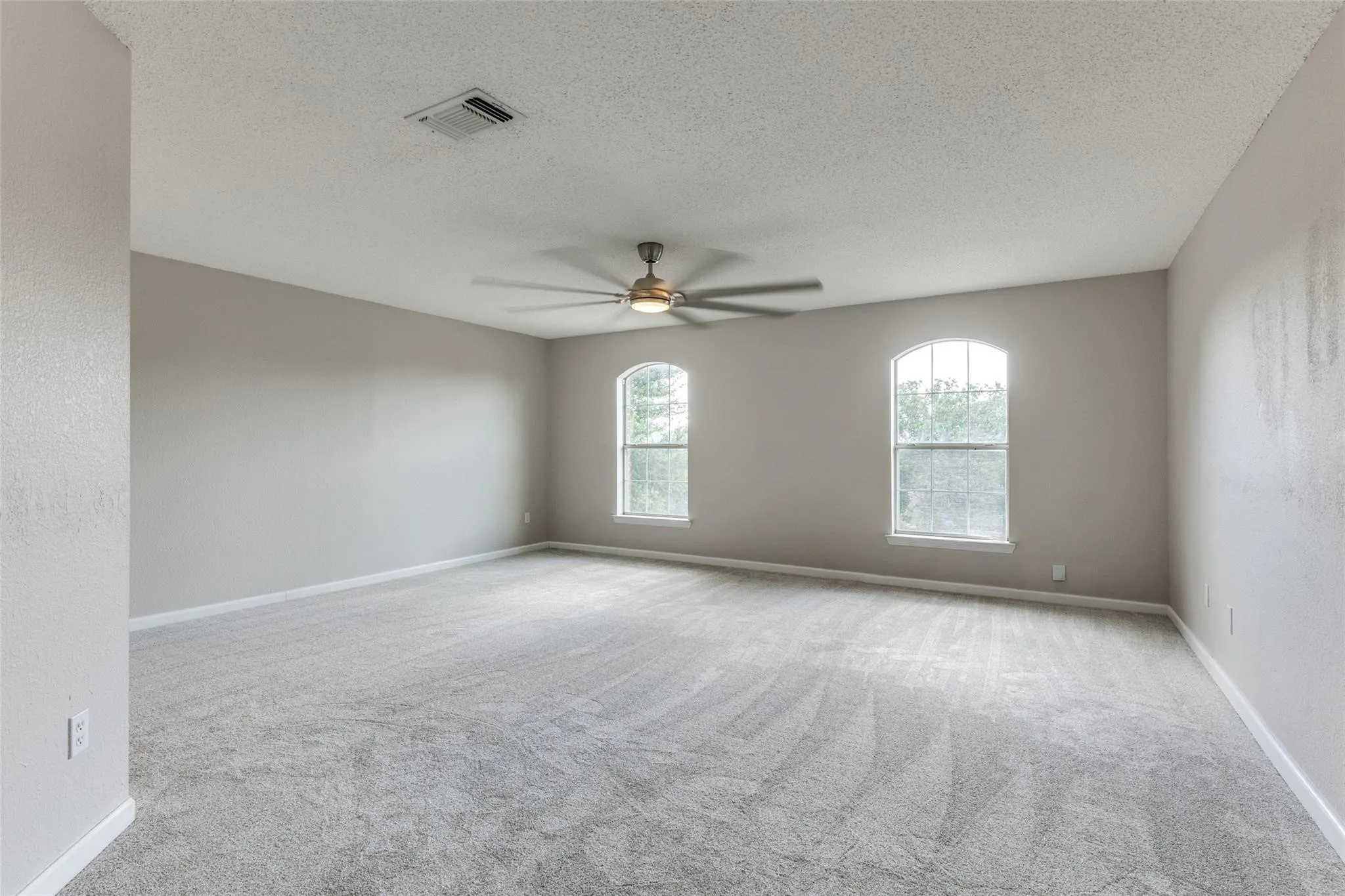 Single Family Residence For Sale in Tarrant County , 8220 Three Bars Drive, Fort Worth, Texas 76179, 4 Bedroom, 3 Bathroom, 2 Garage spaces, 2,431 Sqft, built in 2003, mls#21396730, Real Estate Agent in Fort Worth, Homes For Sale in Tarrant county, Homes For Sale in Fort Worth, Realtor in Fort Worth Texas, Real Estate Brokerage Independent Realty Texas, Luminita Cordes Realtor