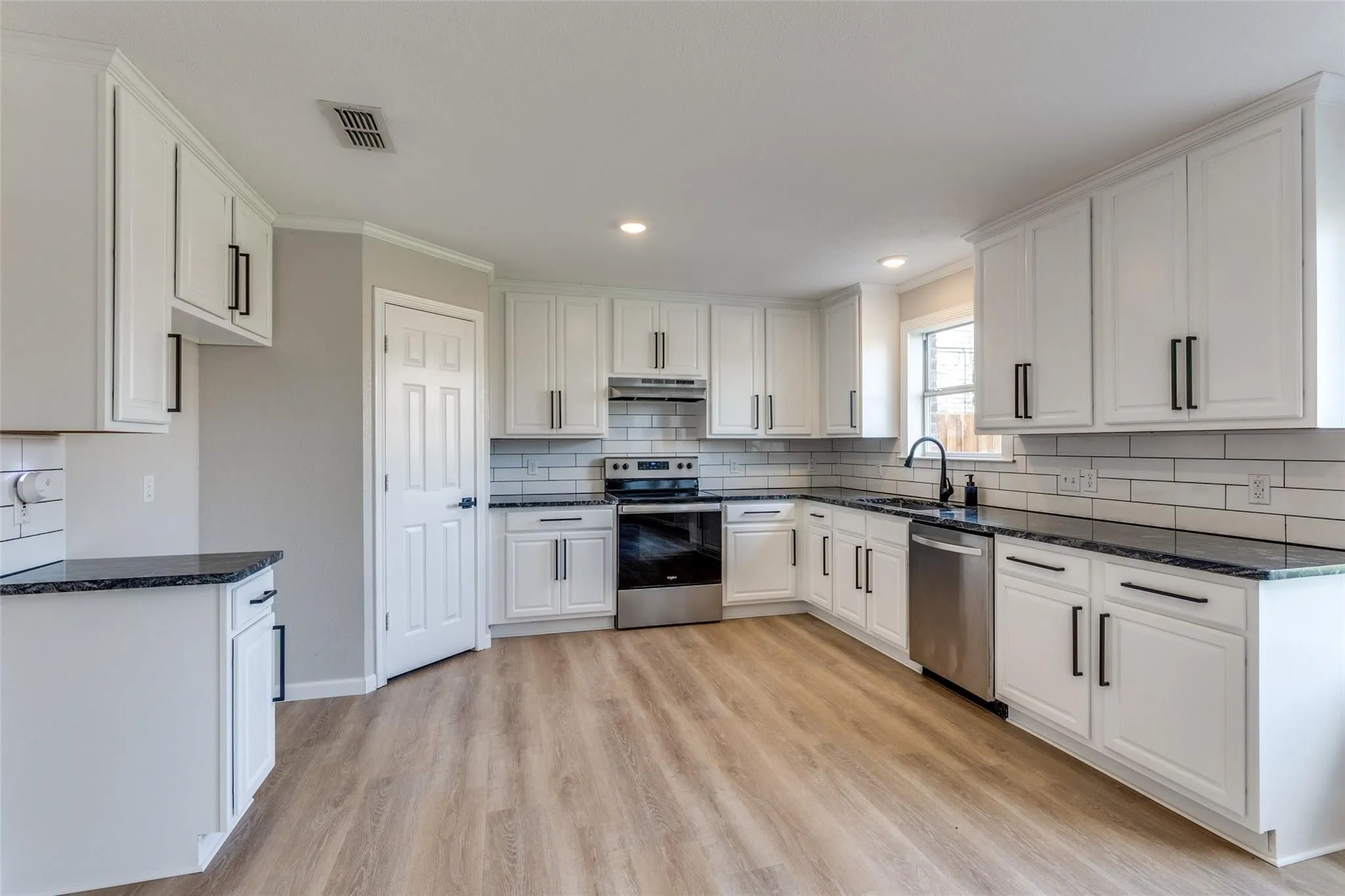 Single Family Residence For Sale in Tarrant County , 8220 Three Bars Drive, Fort Worth, Texas 76179, 4 Bedroom, 3 Bathroom, 2 Garage spaces, 2,431 Sqft, built in 2003, mls#21396730, Real Estate Agent in Fort Worth, Homes For Sale in Tarrant county, Homes For Sale in Fort Worth, Realtor in Fort Worth Texas, Real Estate Brokerage Independent Realty Texas, Luminita Cordes Realtor