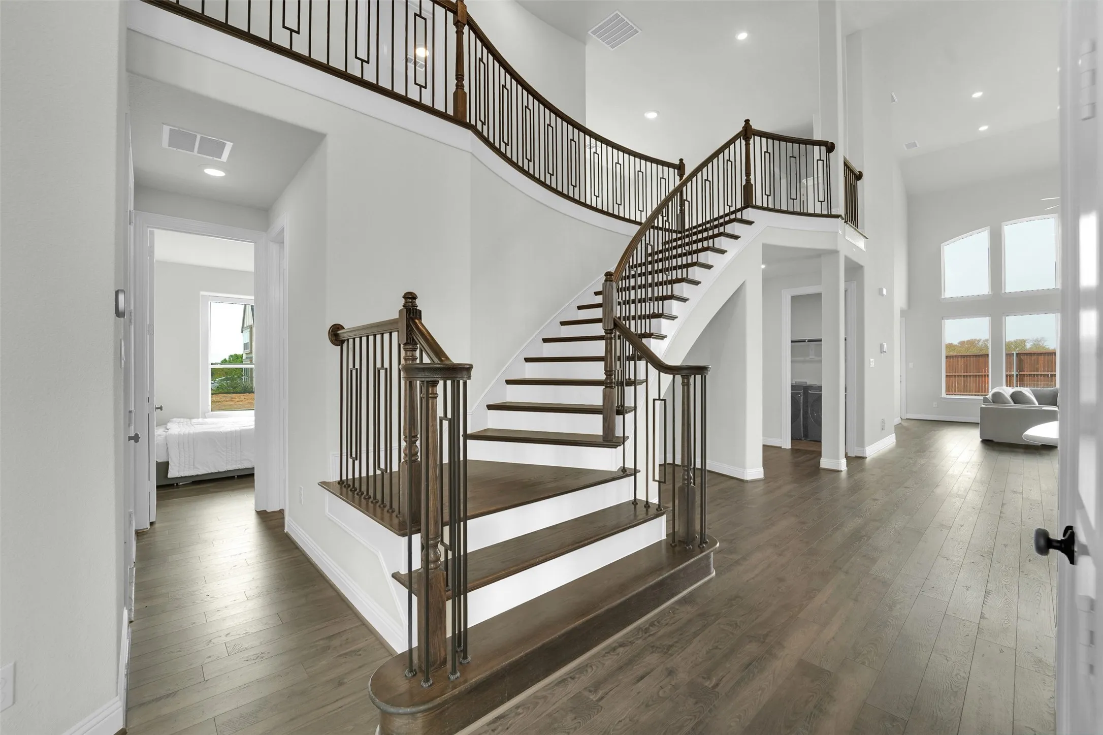Hallway to 2nd bedroom and bathroom