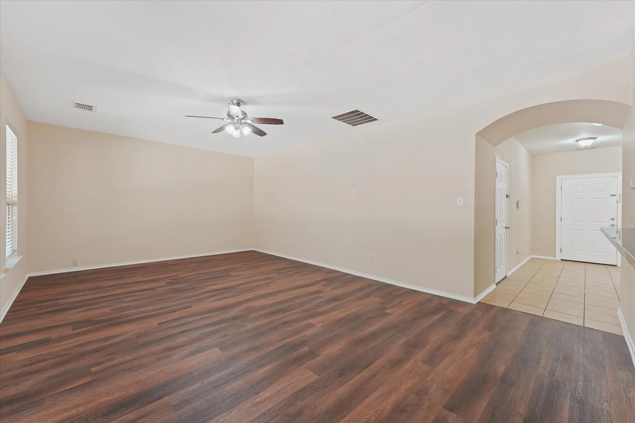 Single Family Residence For Sale in Collin County , 2040 Hanakoa Falls Drive, Anna, Texas 75409, 5 Bedroom, 3 Bathroom, 2 Garage spaces, 2,473 Sqft, built in 2011, mls#21396258, Real Estate Agent in Anna, Homes For Sale in Collin county, Homes For Sale in Anna, Realtor in Anna Texas, Real Estate Brokerage Independent Realty Texas, Luminita Cordes Realtor