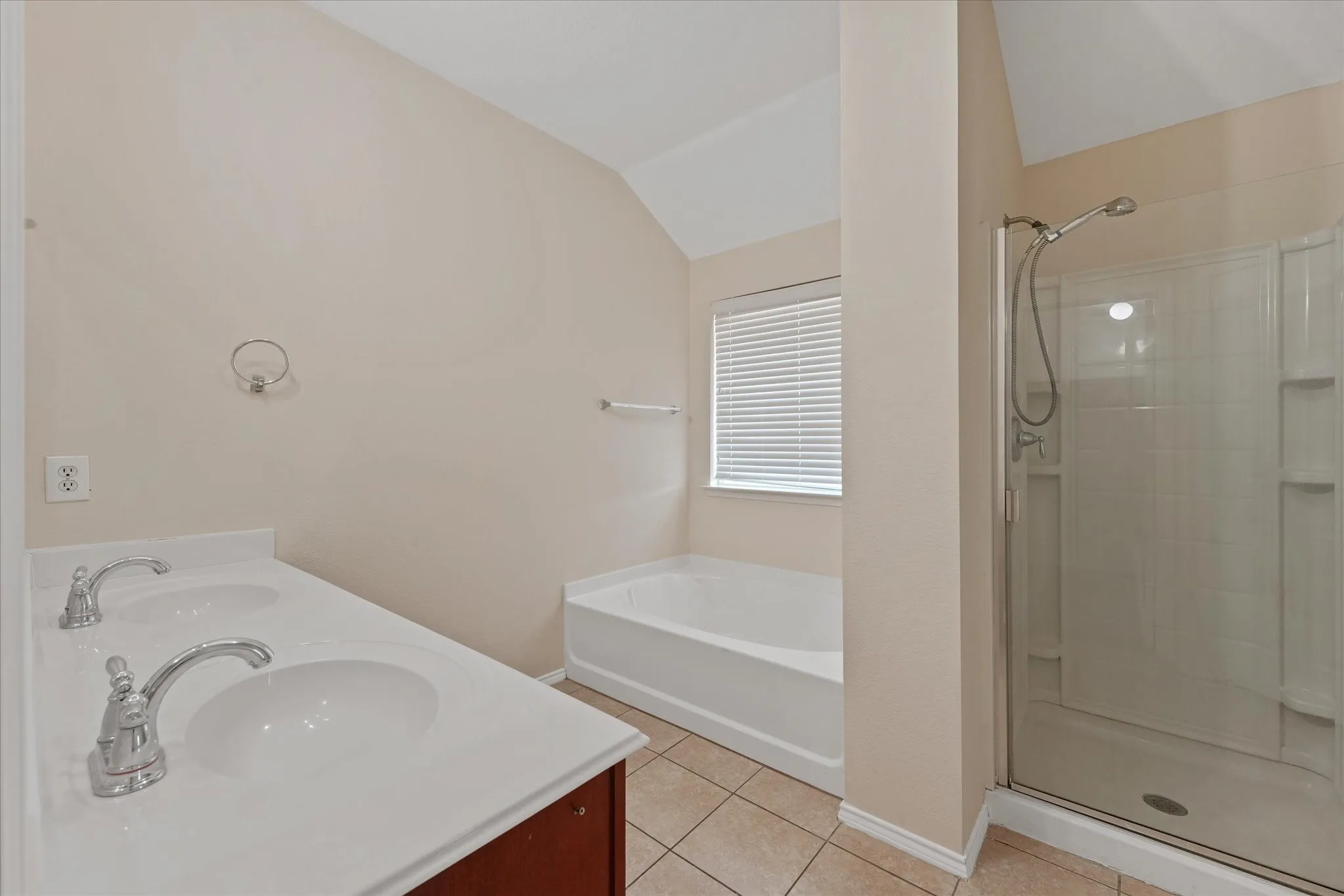 Single Family Residence For Sale in Collin County , 2040 Hanakoa Falls Drive, Anna, Texas 75409, 5 Bedroom, 3 Bathroom, 2 Garage spaces, 2,473 Sqft, built in 2011, mls#21396258, Real Estate Agent in Anna, Homes For Sale in Collin county, Homes For Sale in Anna, Realtor in Anna Texas, Real Estate Brokerage Independent Realty Texas, Luminita Cordes Realtor
