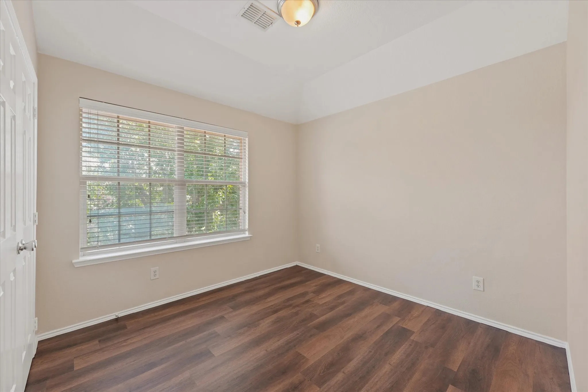 Single Family Residence For Sale in Collin County , 2040 Hanakoa Falls Drive, Anna, Texas 75409, 5 Bedroom, 3 Bathroom, 2 Garage spaces, 2,473 Sqft, built in 2011, mls#21396258, Real Estate Agent in Anna, Homes For Sale in Collin county, Homes For Sale in Anna, Realtor in Anna Texas, Real Estate Brokerage Independent Realty Texas, Luminita Cordes Realtor