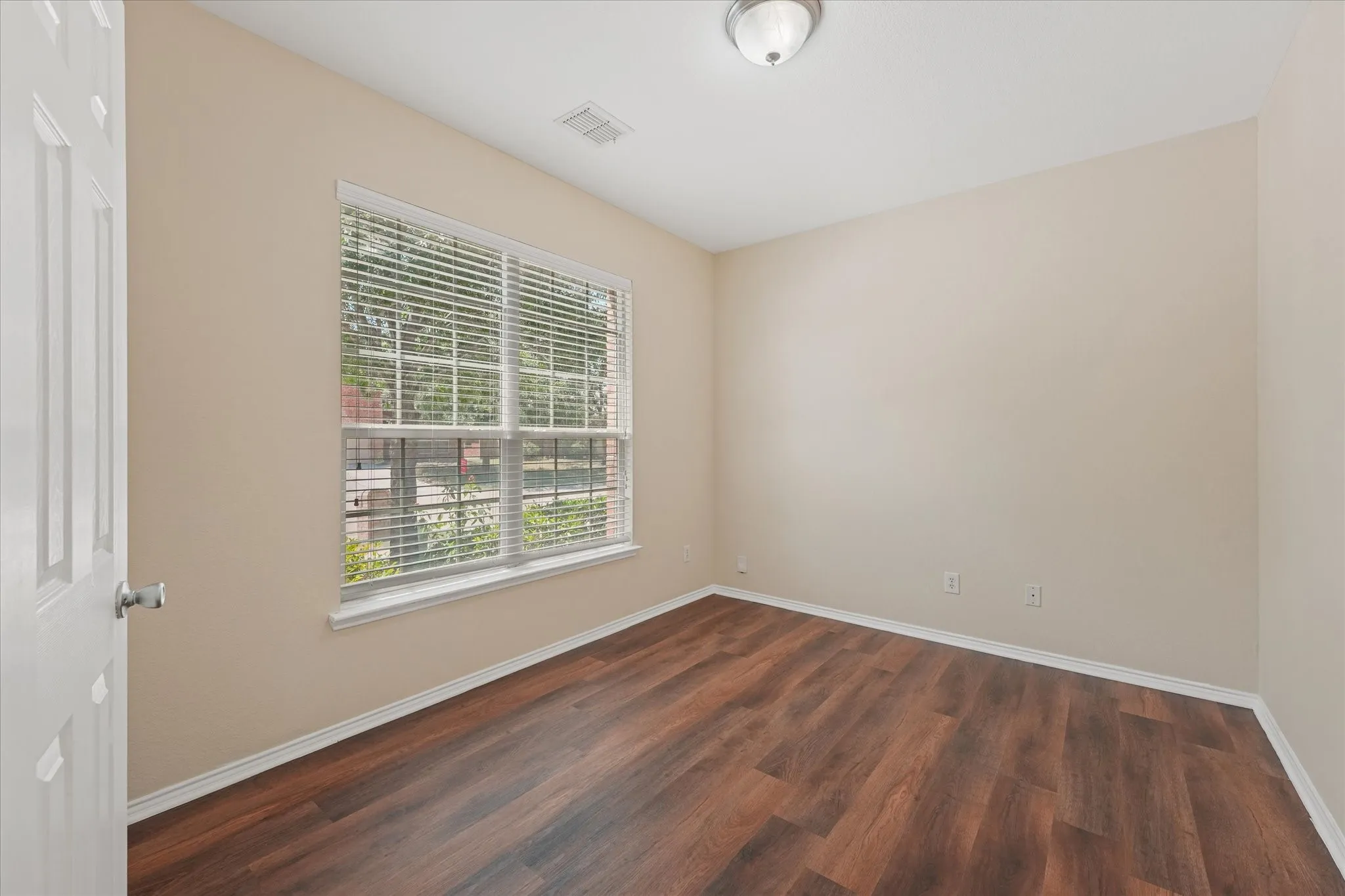 Single Family Residence For Sale in Collin County , 2040 Hanakoa Falls Drive, Anna, Texas 75409, 5 Bedroom, 3 Bathroom, 2 Garage spaces, 2,473 Sqft, built in 2011, mls#21396258, Real Estate Agent in Anna, Homes For Sale in Collin county, Homes For Sale in Anna, Realtor in Anna Texas, Real Estate Brokerage Independent Realty Texas, Luminita Cordes Realtor