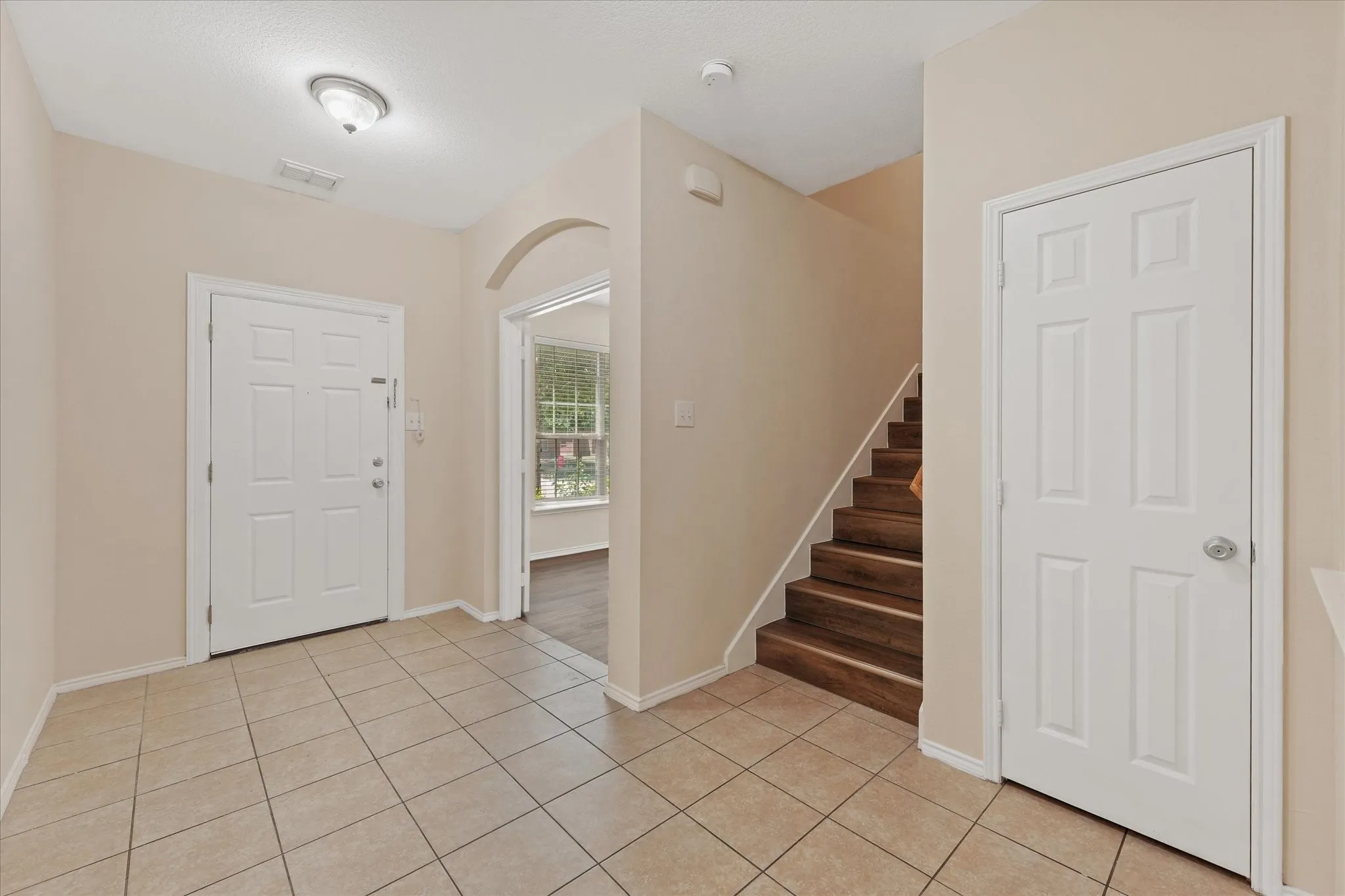 Single Family Residence For Sale in Collin County , 2040 Hanakoa Falls Drive, Anna, Texas 75409, 5 Bedroom, 3 Bathroom, 2 Garage spaces, 2,473 Sqft, built in 2011, mls#21396258, Real Estate Agent in Anna, Homes For Sale in Collin county, Homes For Sale in Anna, Realtor in Anna Texas, Real Estate Brokerage Independent Realty Texas, Luminita Cordes Realtor